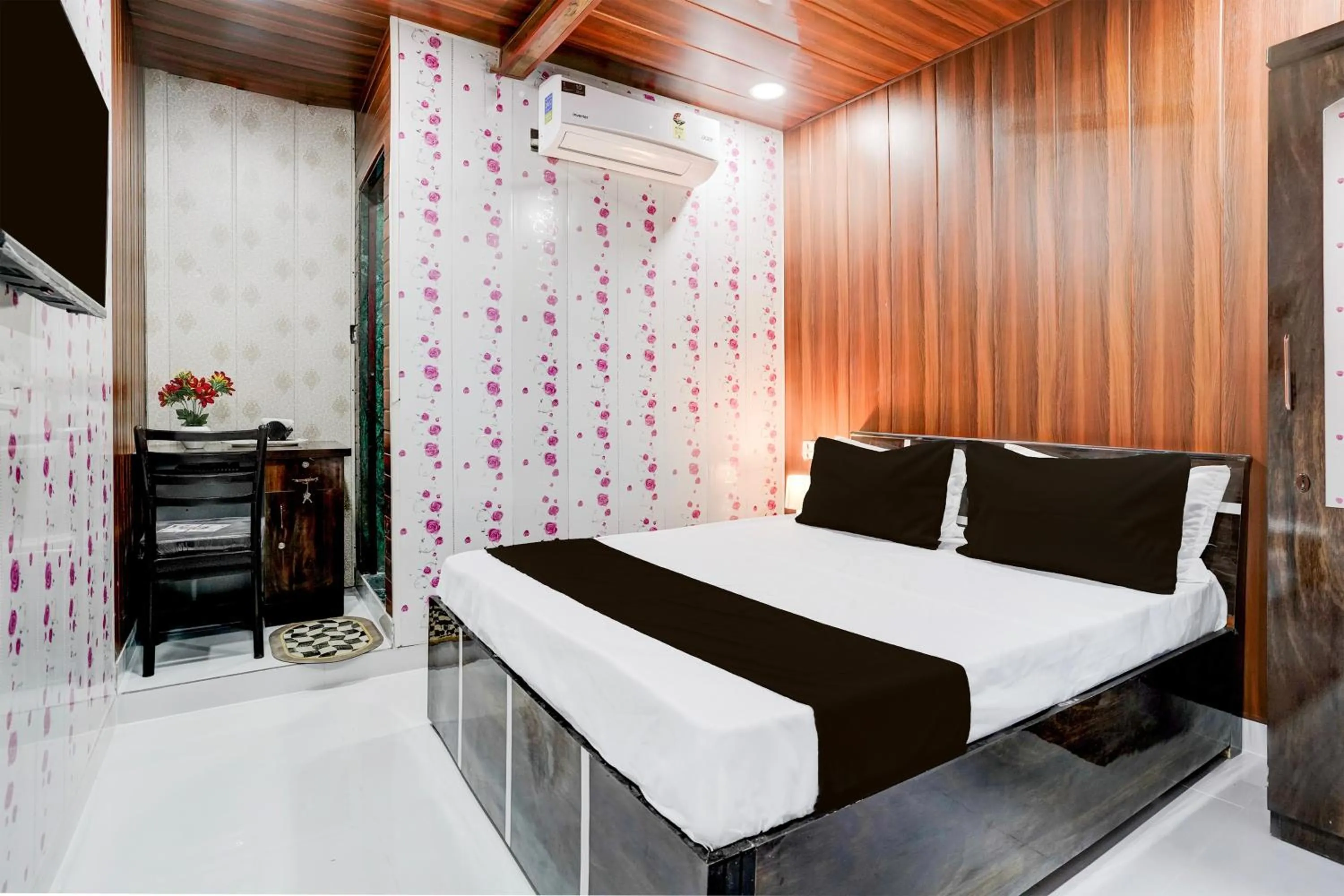 Bedroom, Bed in Hotel O Amma bhau residency