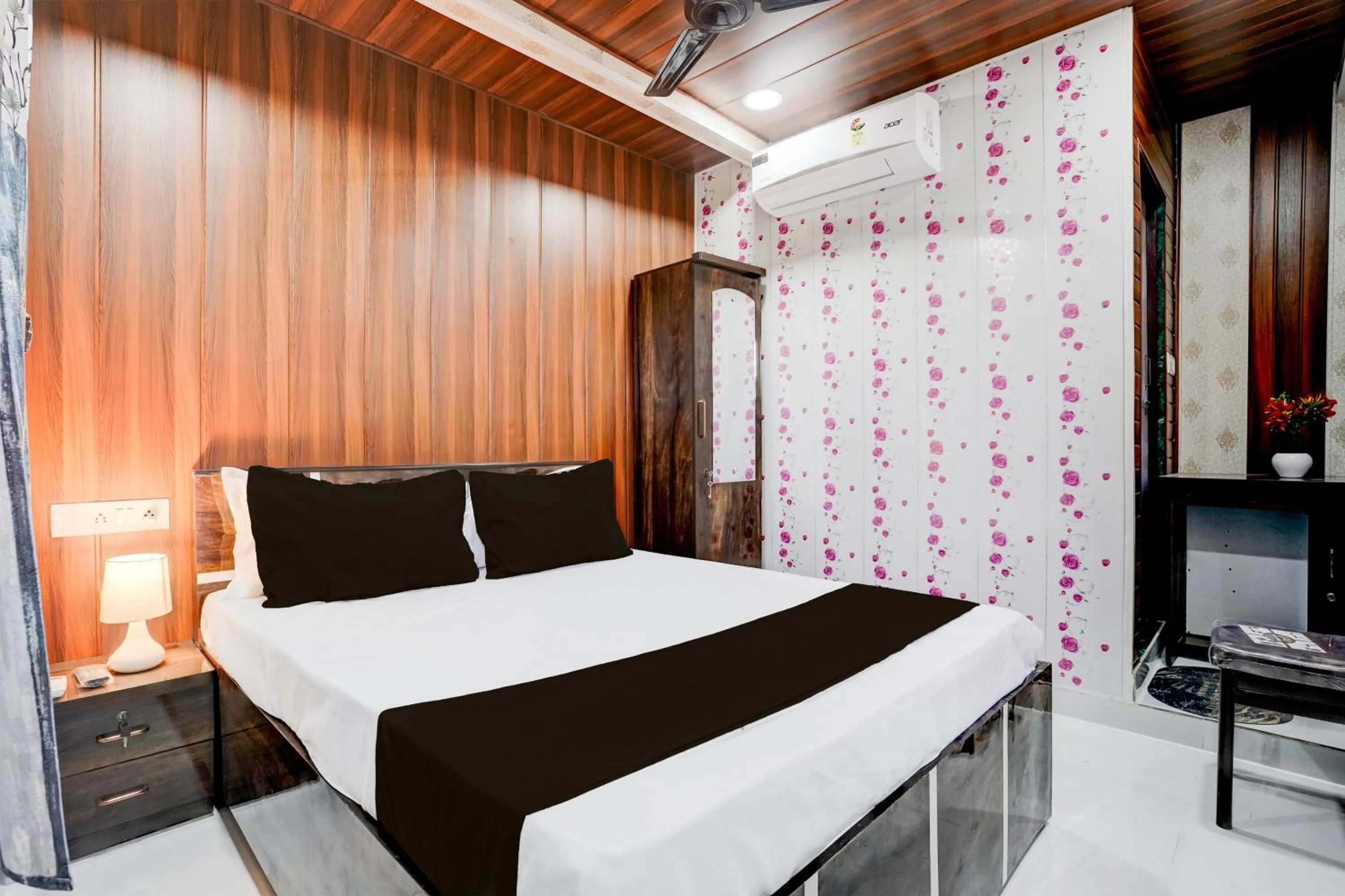 Bedroom, Bed in Hotel O Amma bhau residency