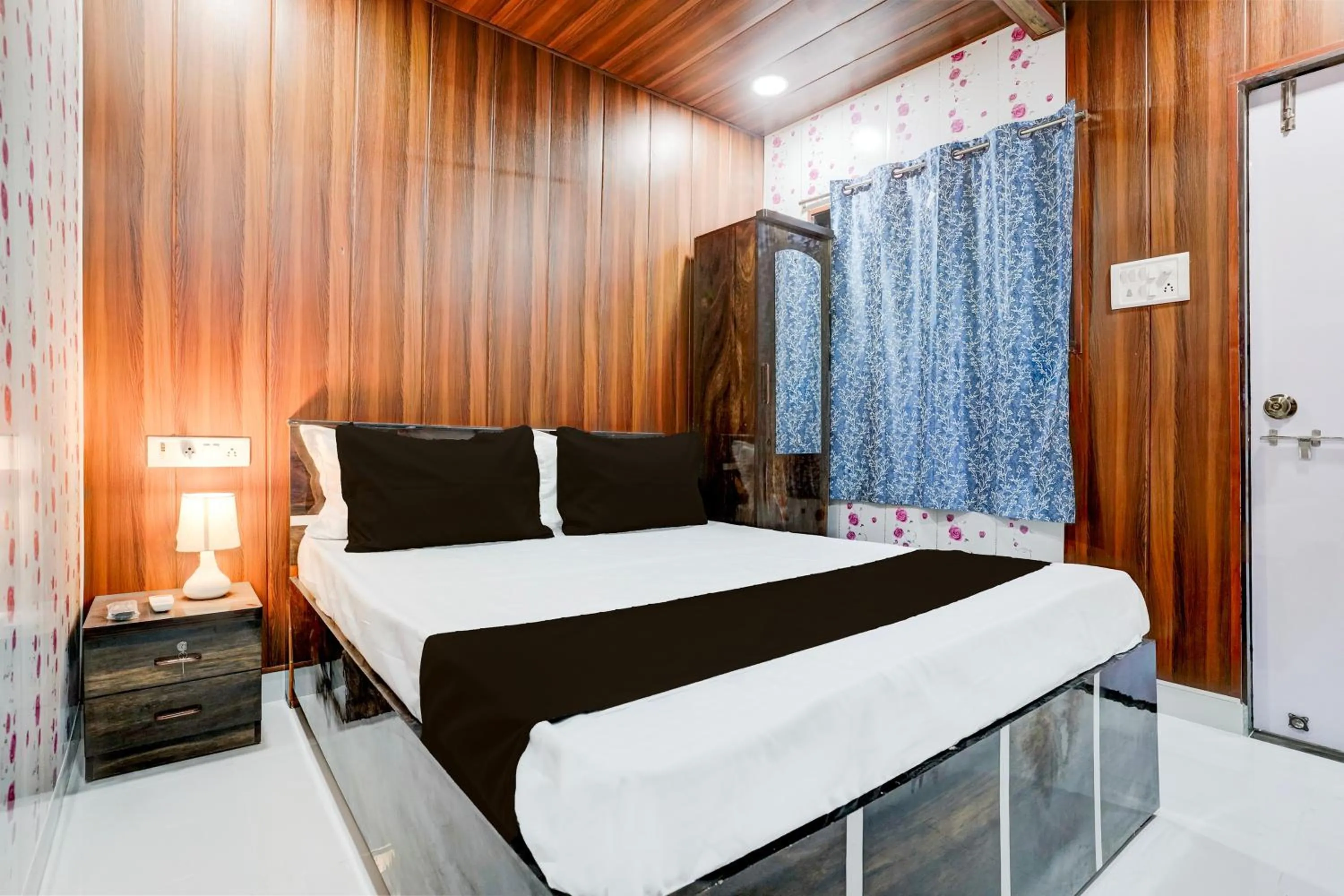 Bedroom, Bed in Hotel O Amma bhau residency