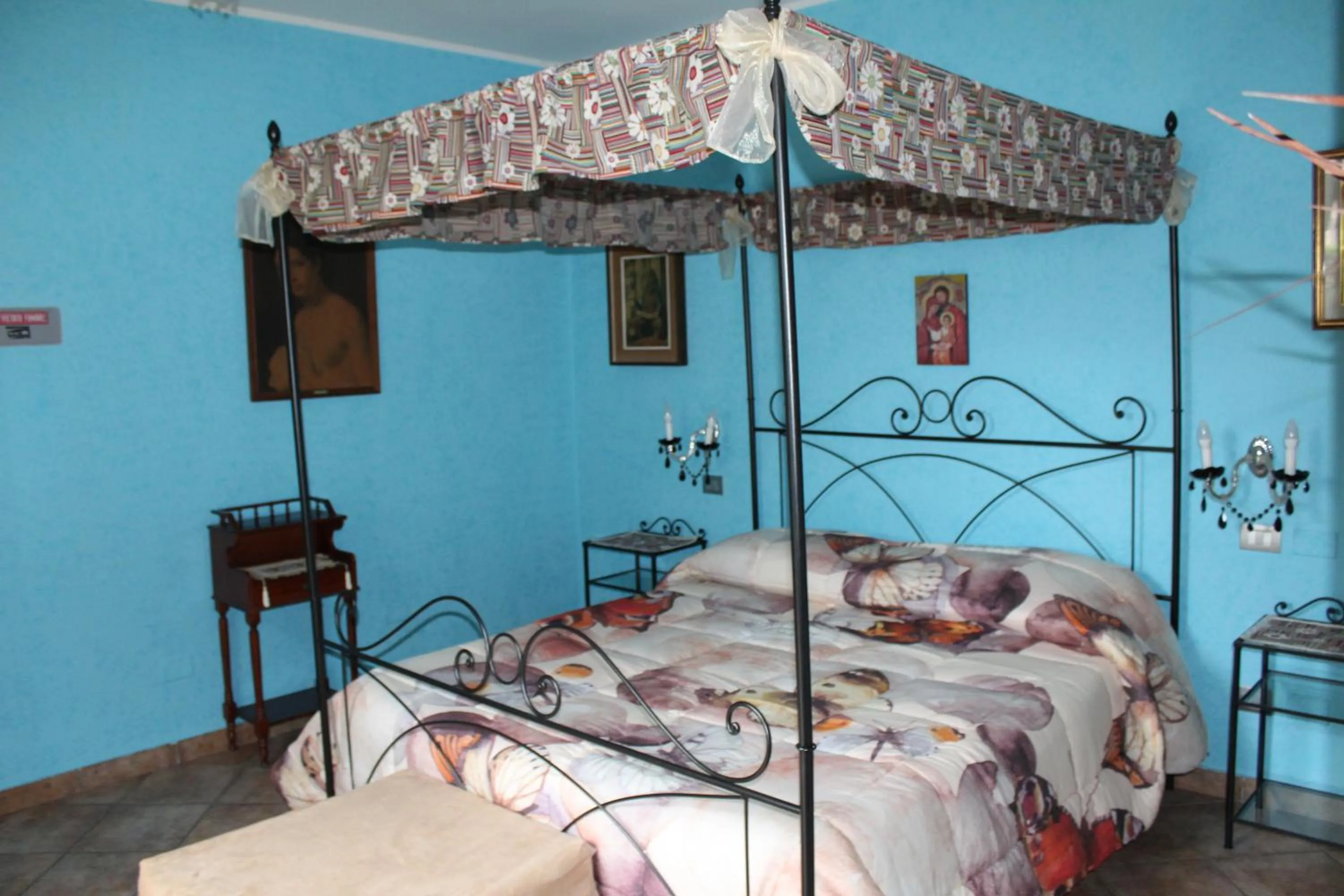 Photo of the whole room, Bed in B&B Sandra