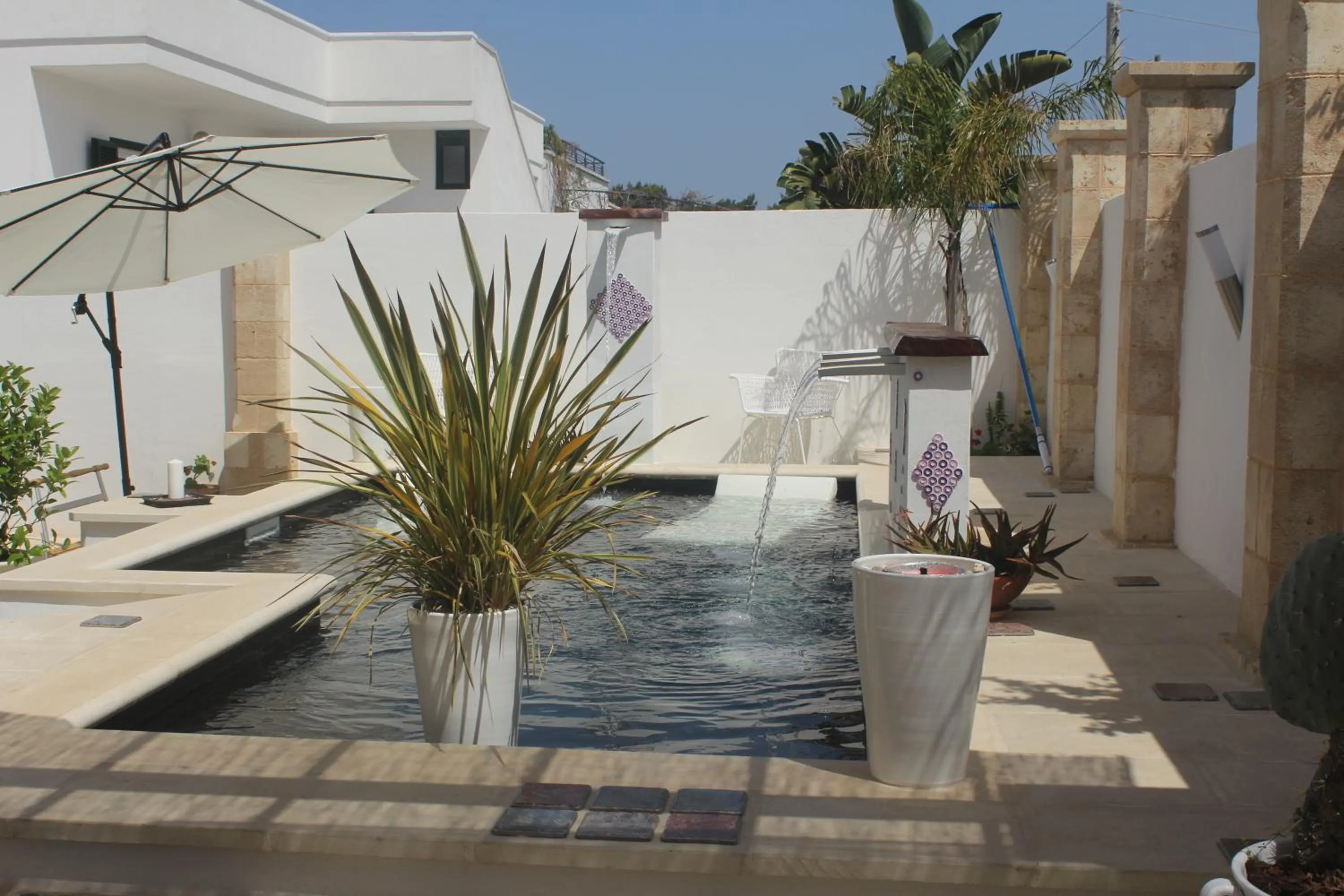 Swimming pool in Alchimia tra suoni e colori