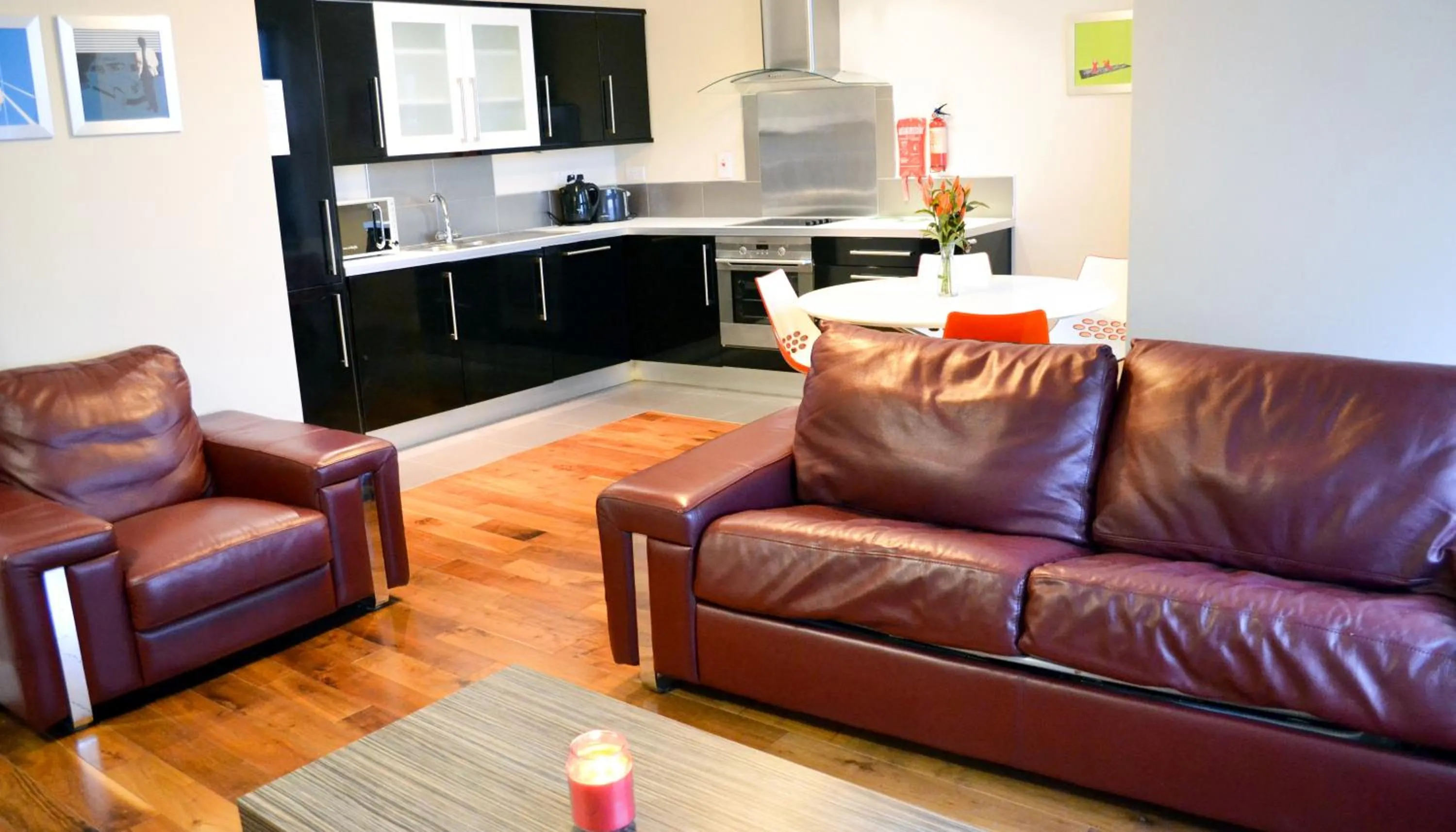 Living room in Carrick Plaza Suites and Apartments