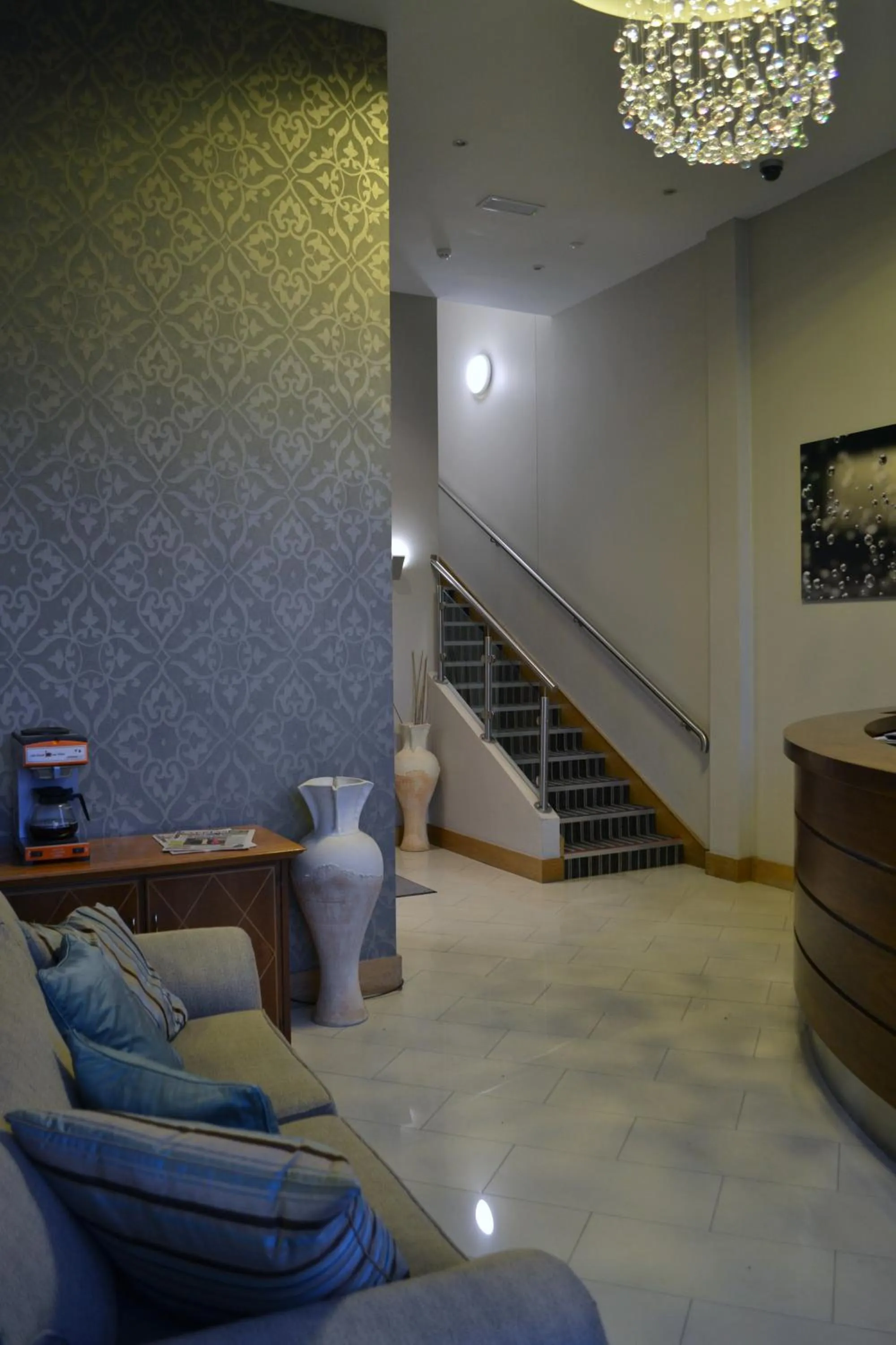 Lobby or reception in Carrick Plaza Suites and Apartments