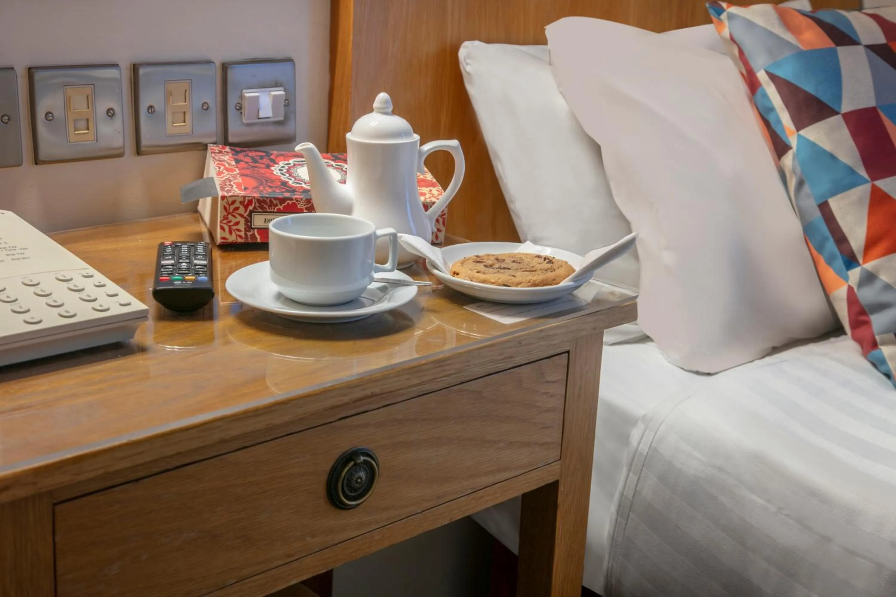 Bedroom, Bed in Queensway Hotel, Sure Hotel Collection by Best Western