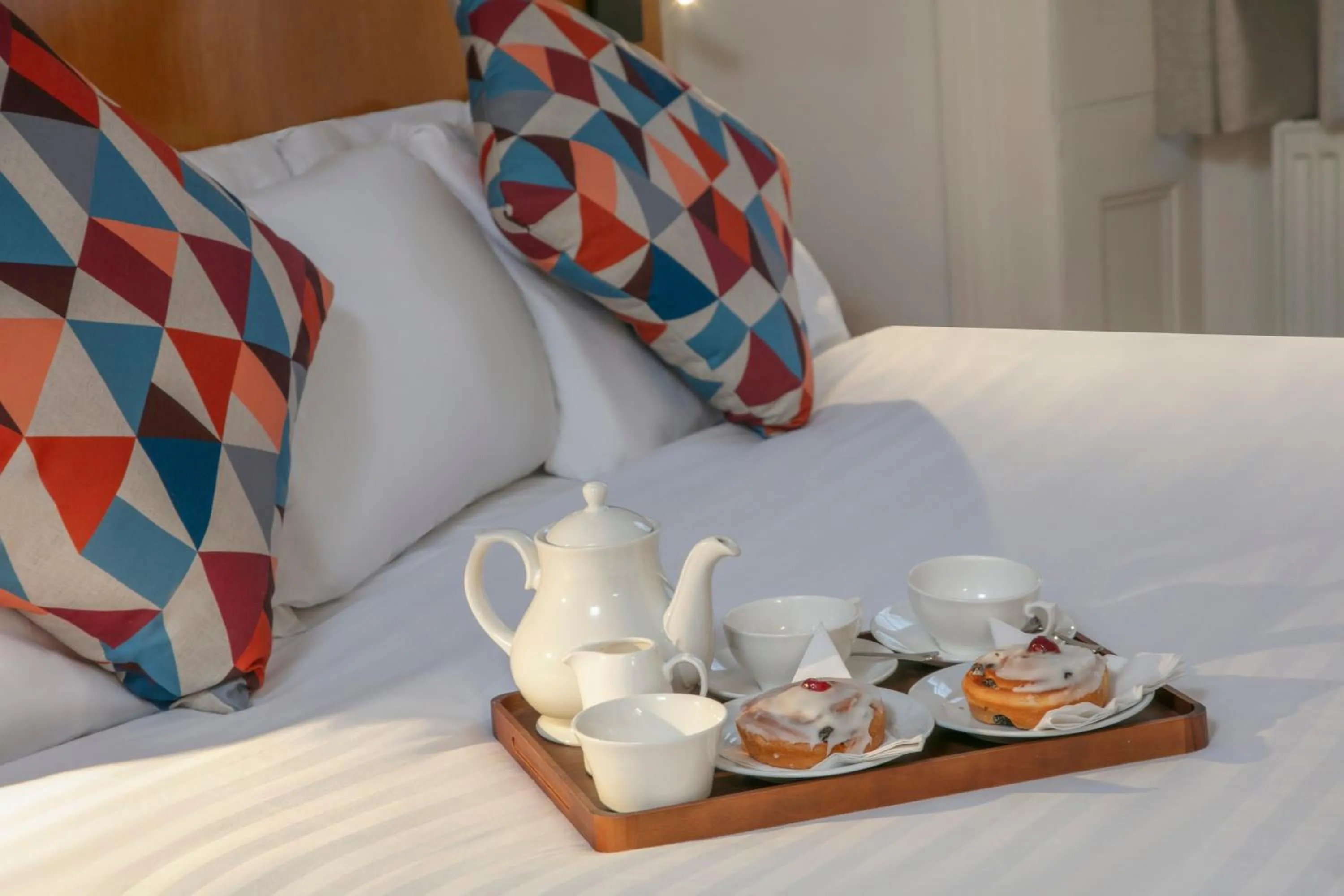 Bedroom, Bed in Queensway Hotel, Sure Hotel Collection by Best Western