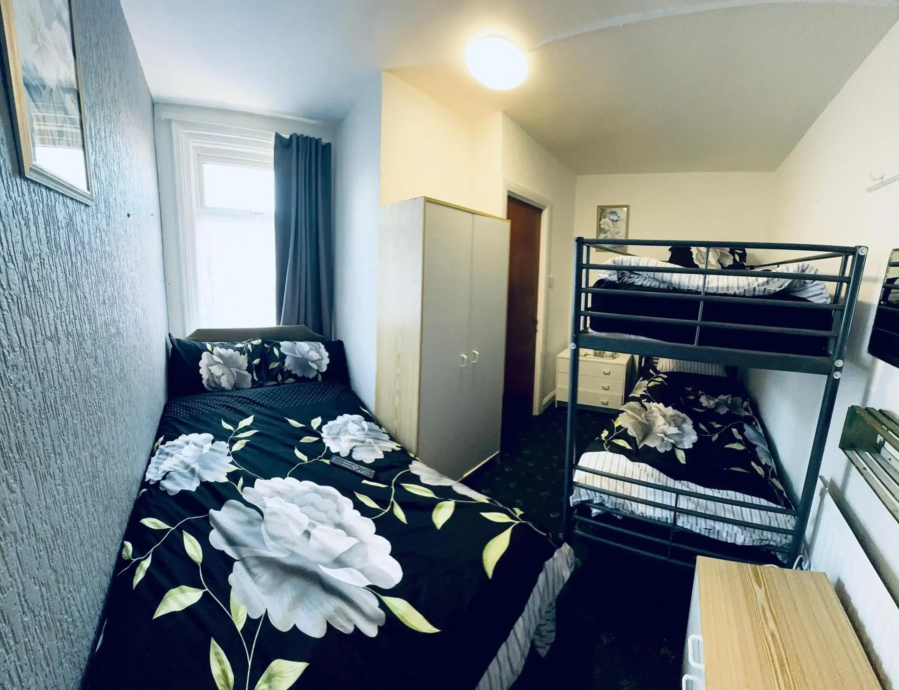 Family Room with Private Bathroom in Lynalan Hotel Family Room with Private Bathroom in Lynalan Hotel