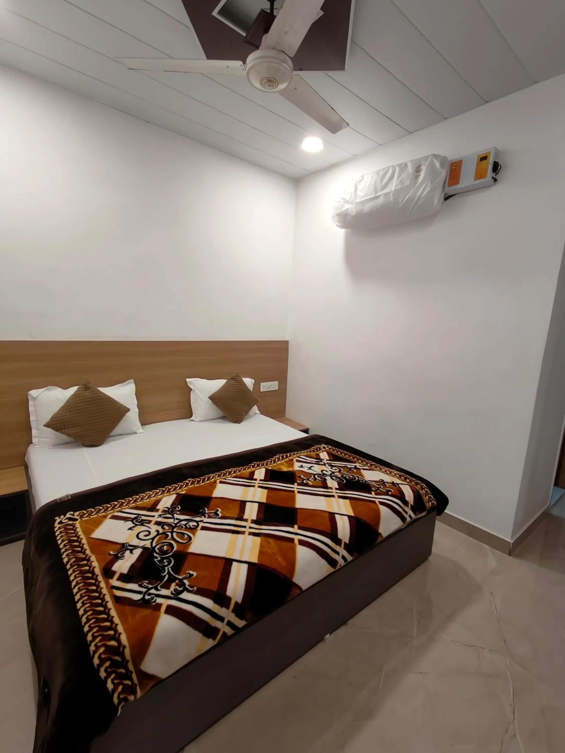 Bed in Golden Oak- 5 min walk from golden temple