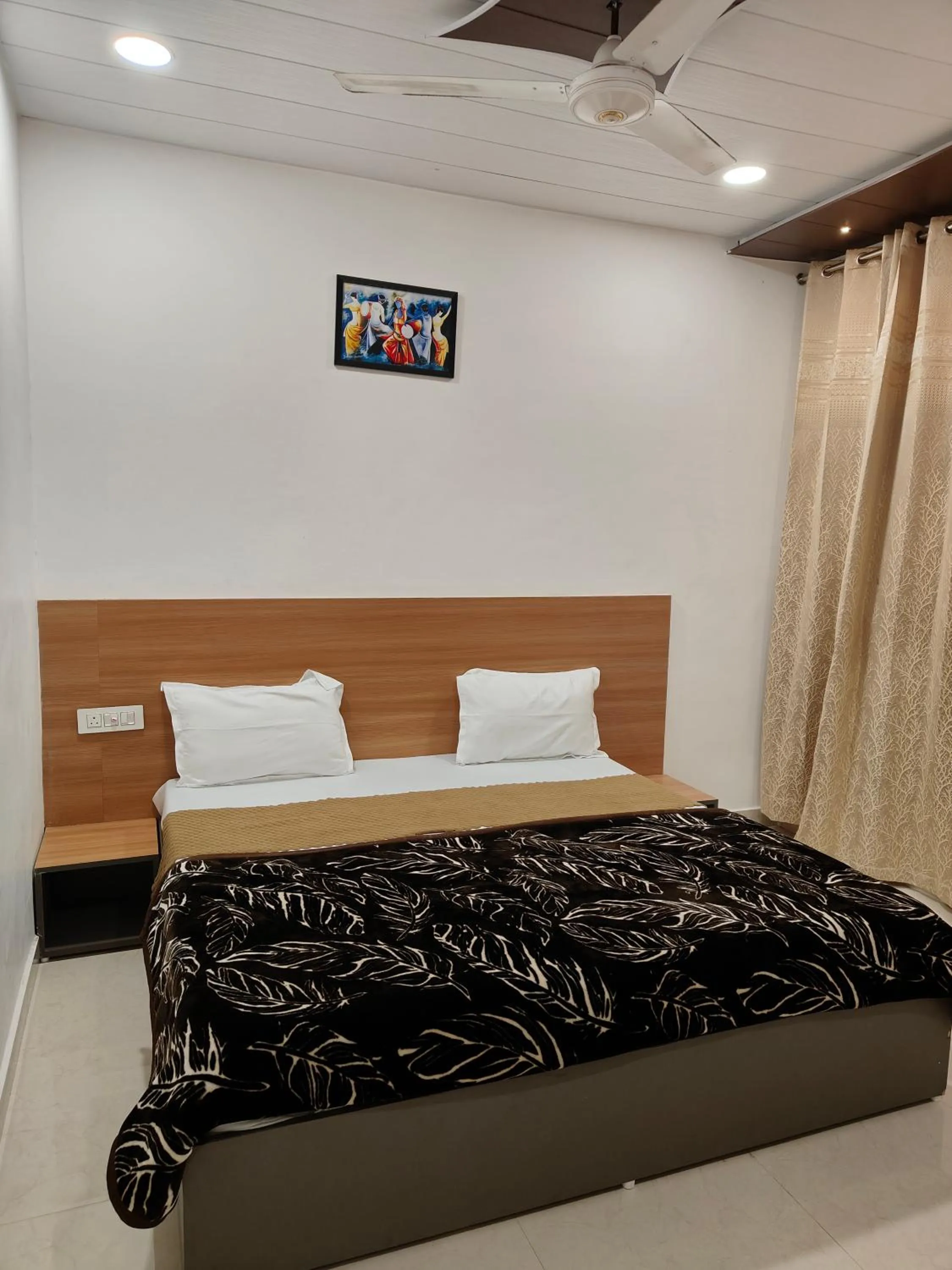 Bed in Golden Oak- 5 min walk from golden temple