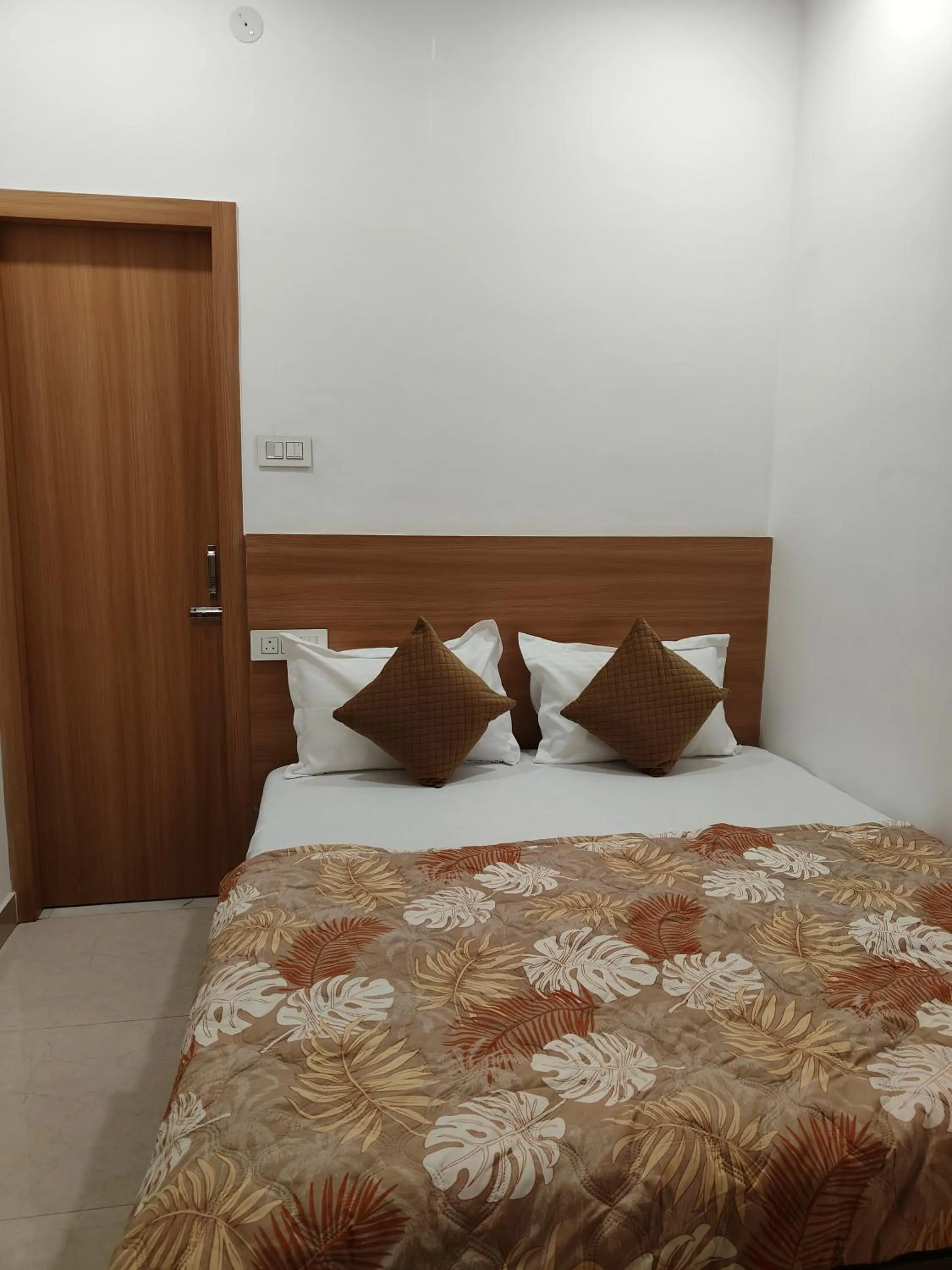 Bed in Golden Oak- 5 min walk from golden temple