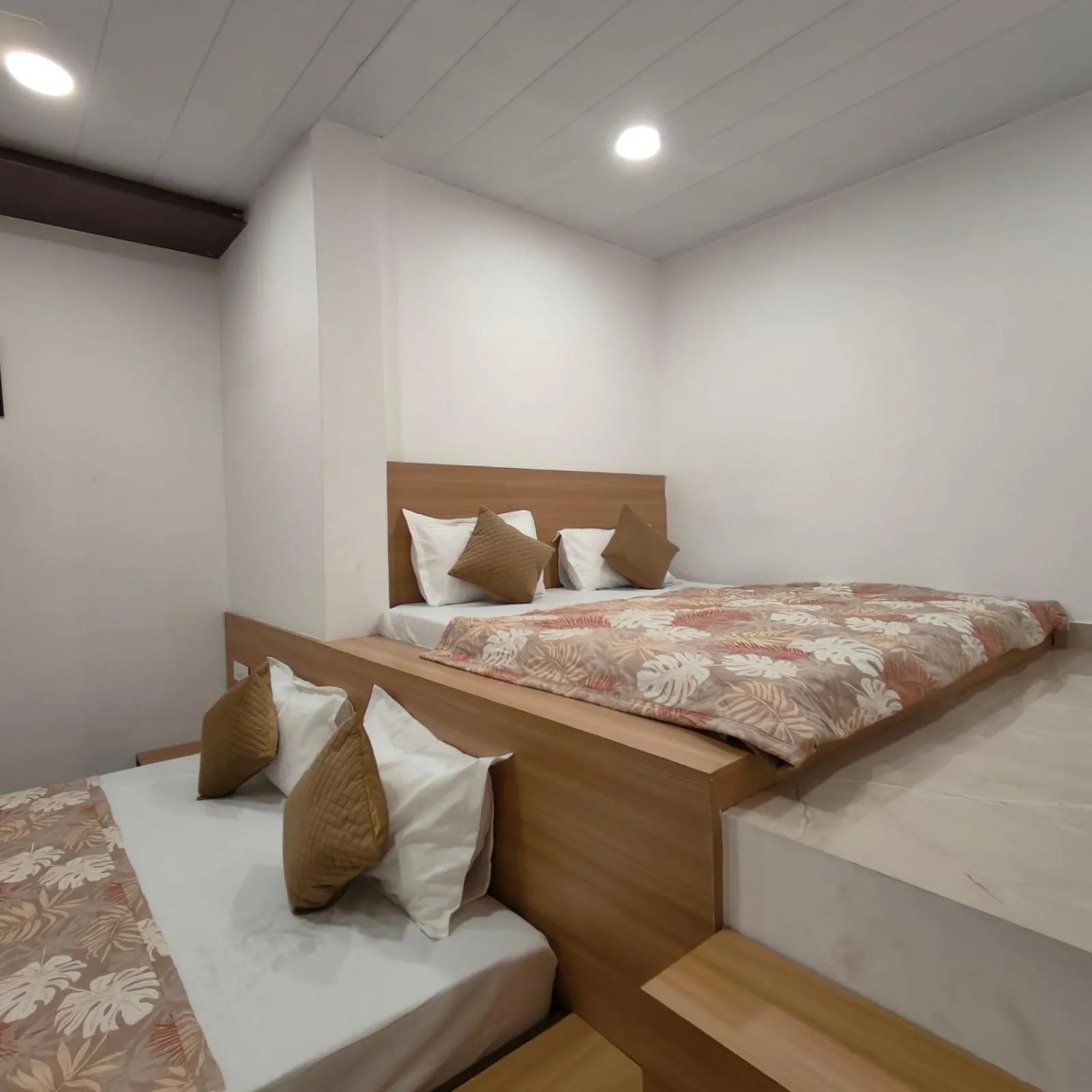 Bed in Golden Oak- 5 min walk from golden temple