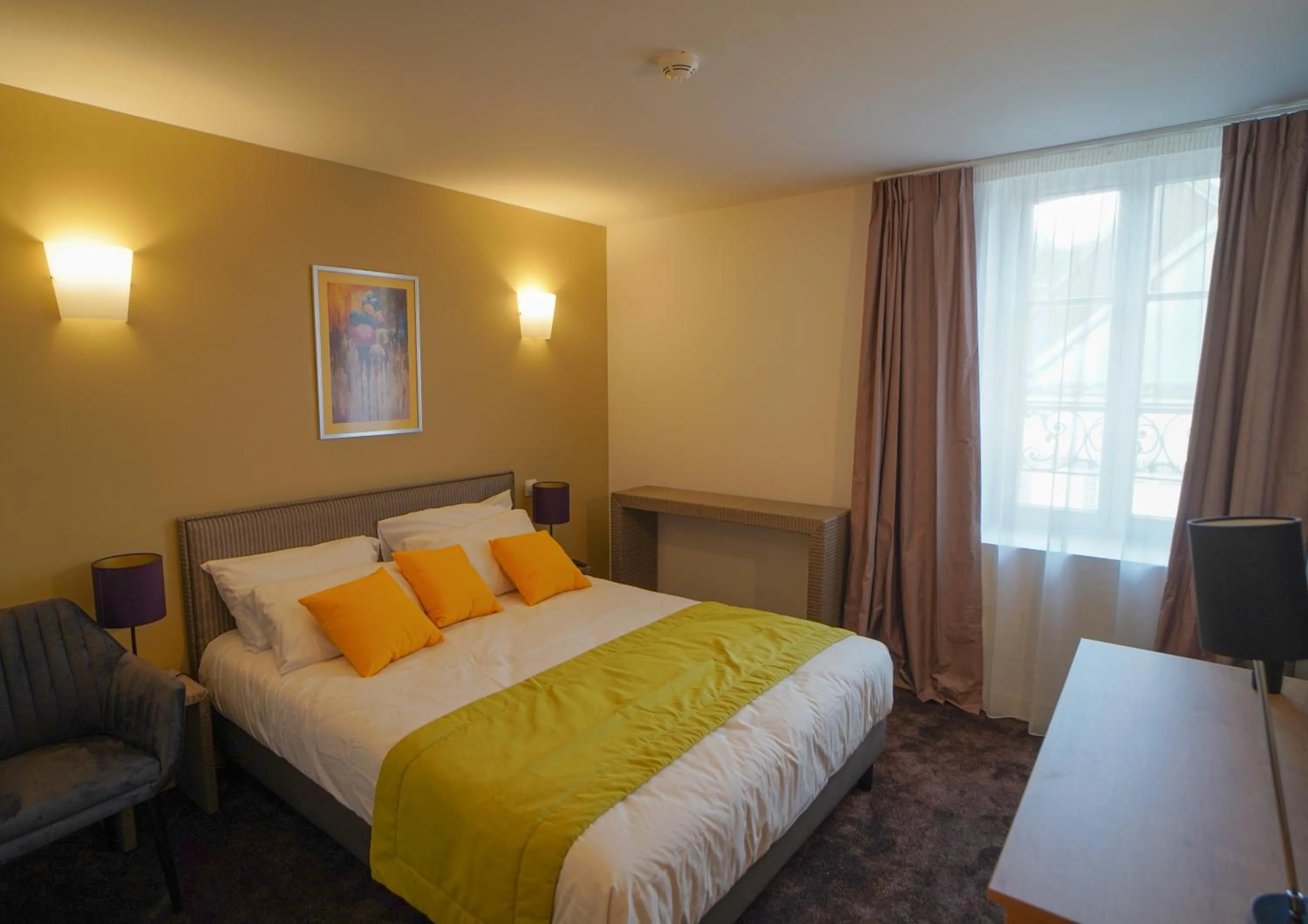 Photo of the whole room, Bed in Hôtel de la Croix Blanche