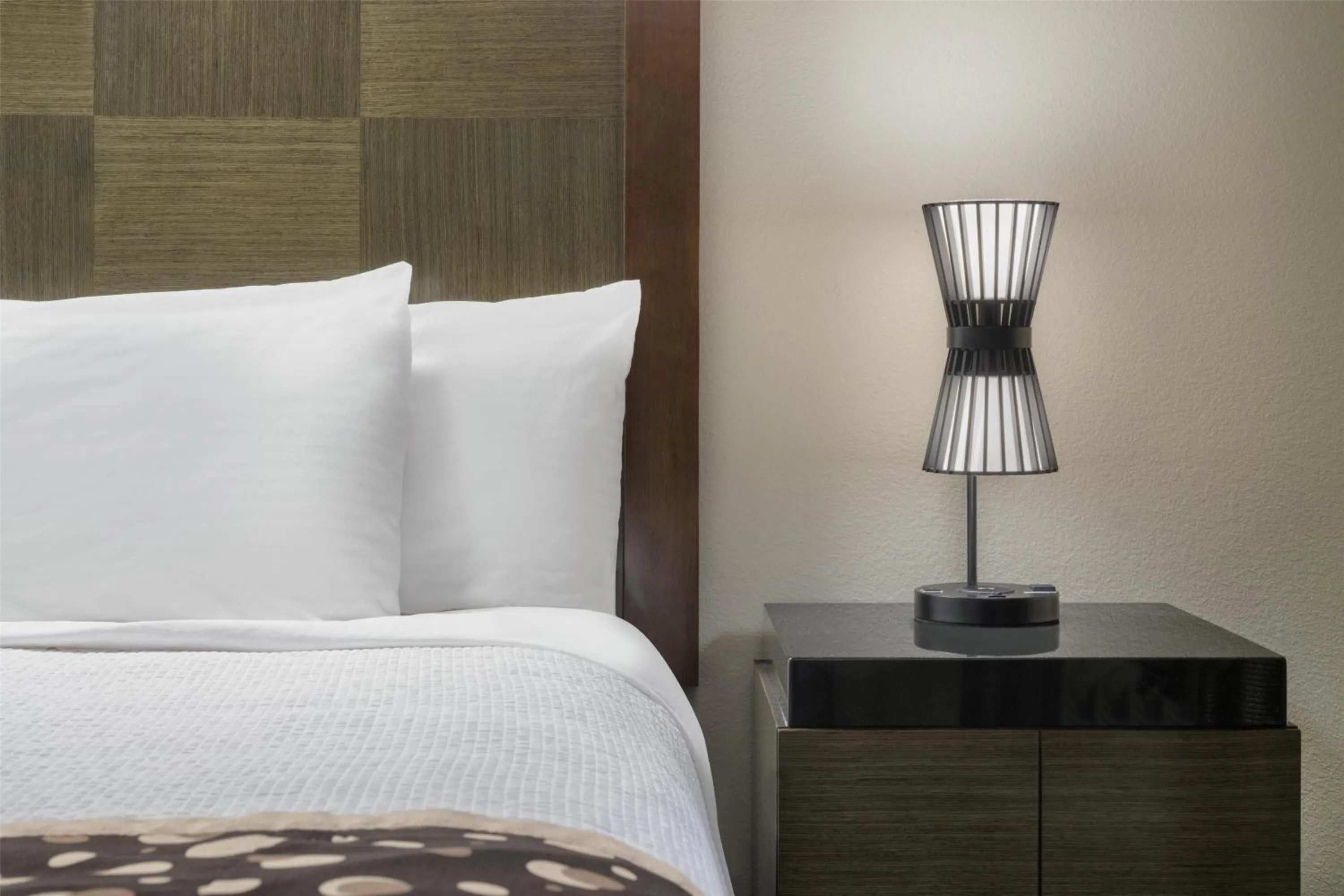 Photo of the whole room, Bed in Best Western Premier Crown Chase Inn & Suites