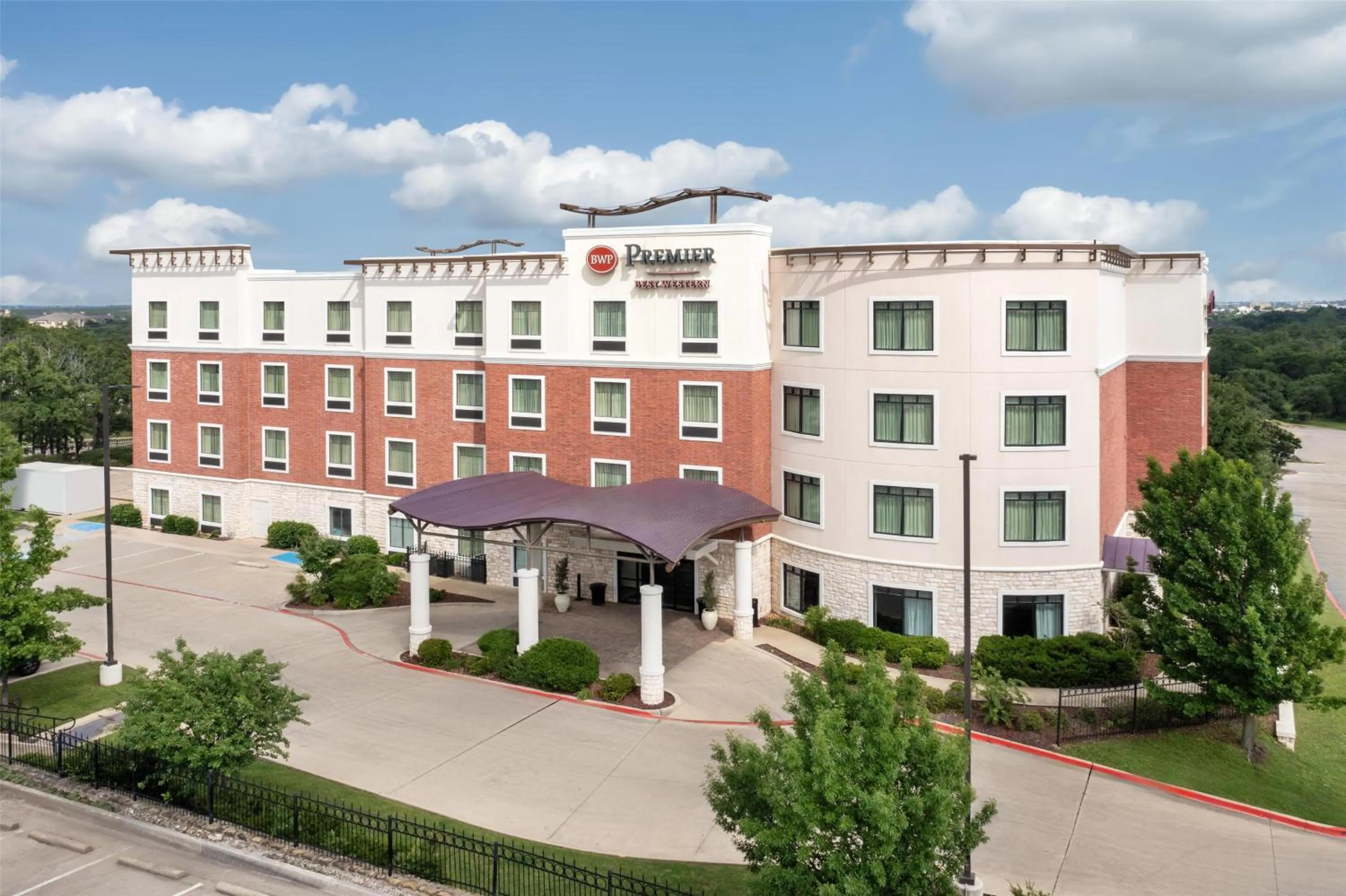 Property building in Best Western Premier Crown Chase Inn & Suites