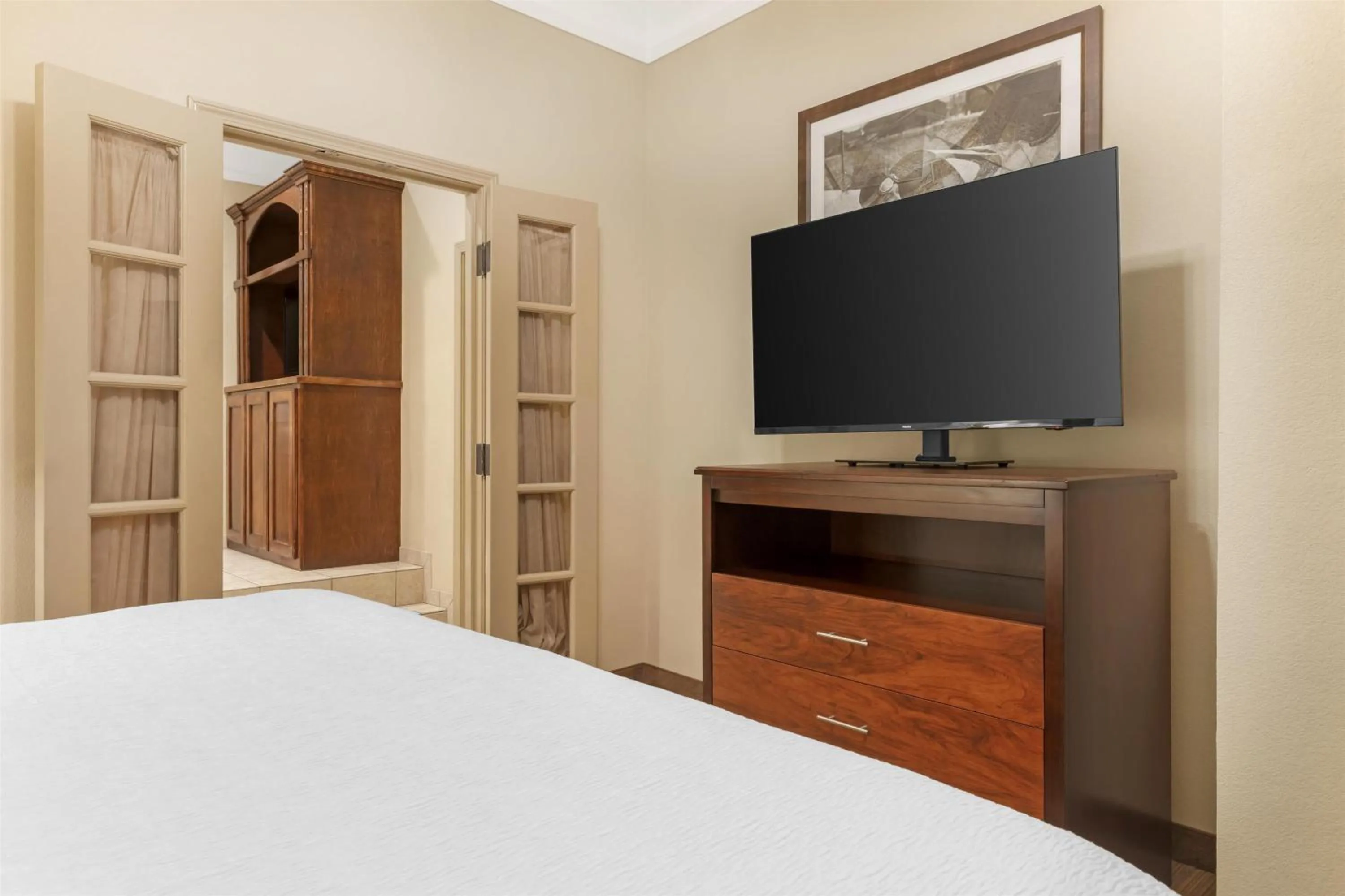 Photo of the whole room, Bed in Best Western Plus Monica Royale Inn & Suites