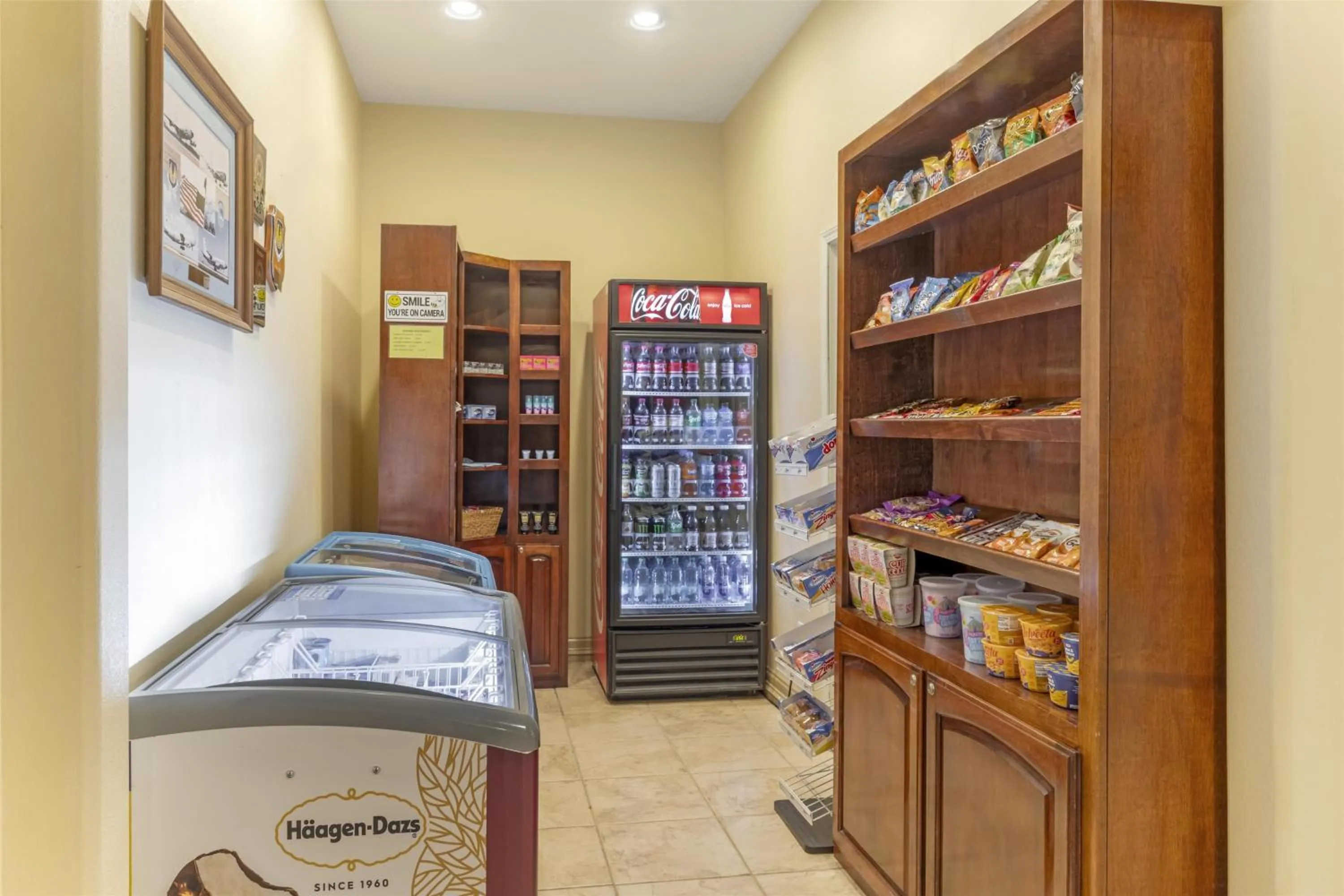 Property building in Best Western Plus Monica Royale Inn & Suites