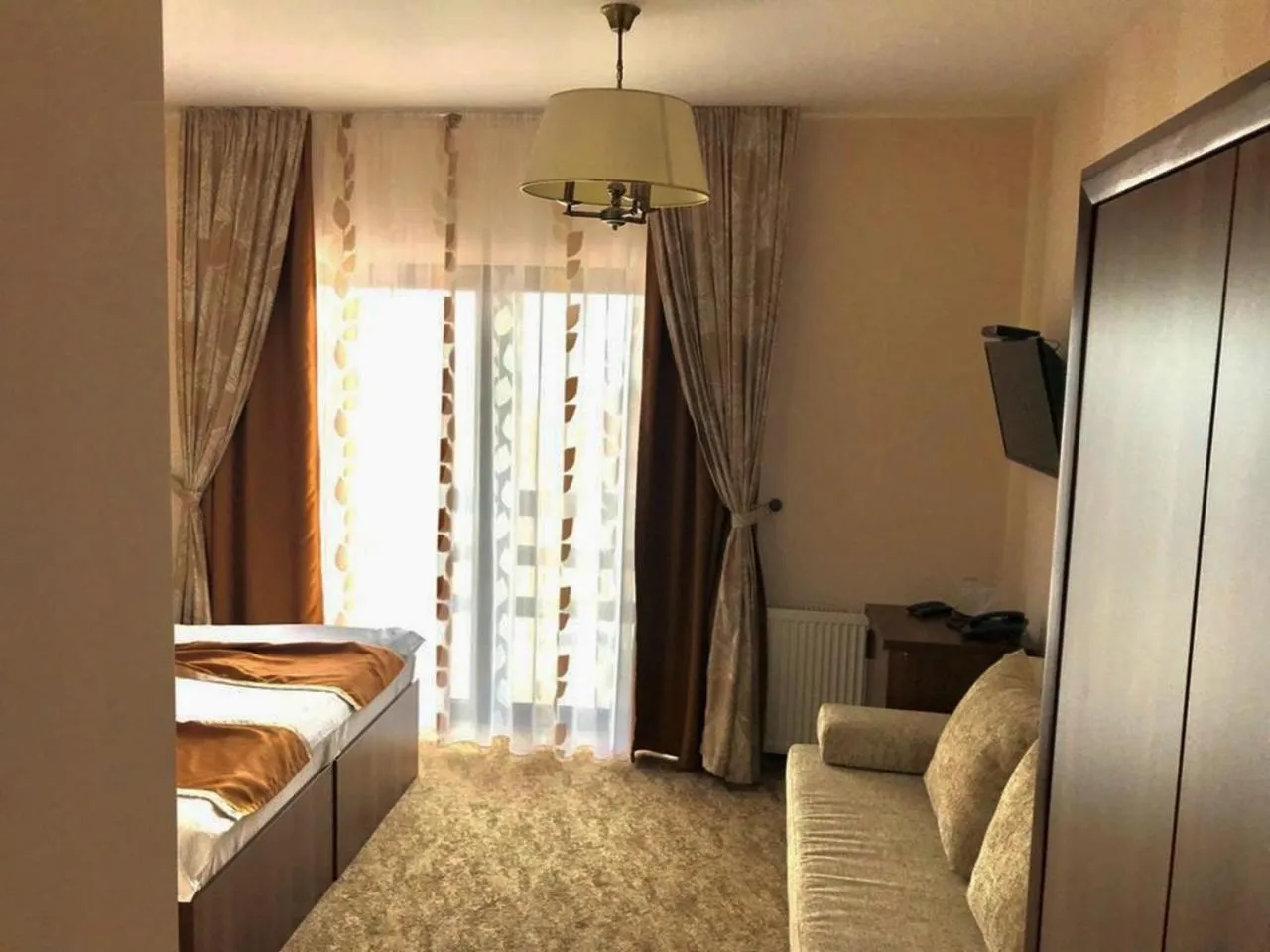 Photo of the whole room, Bed in Pensiunea Poiana Viselor