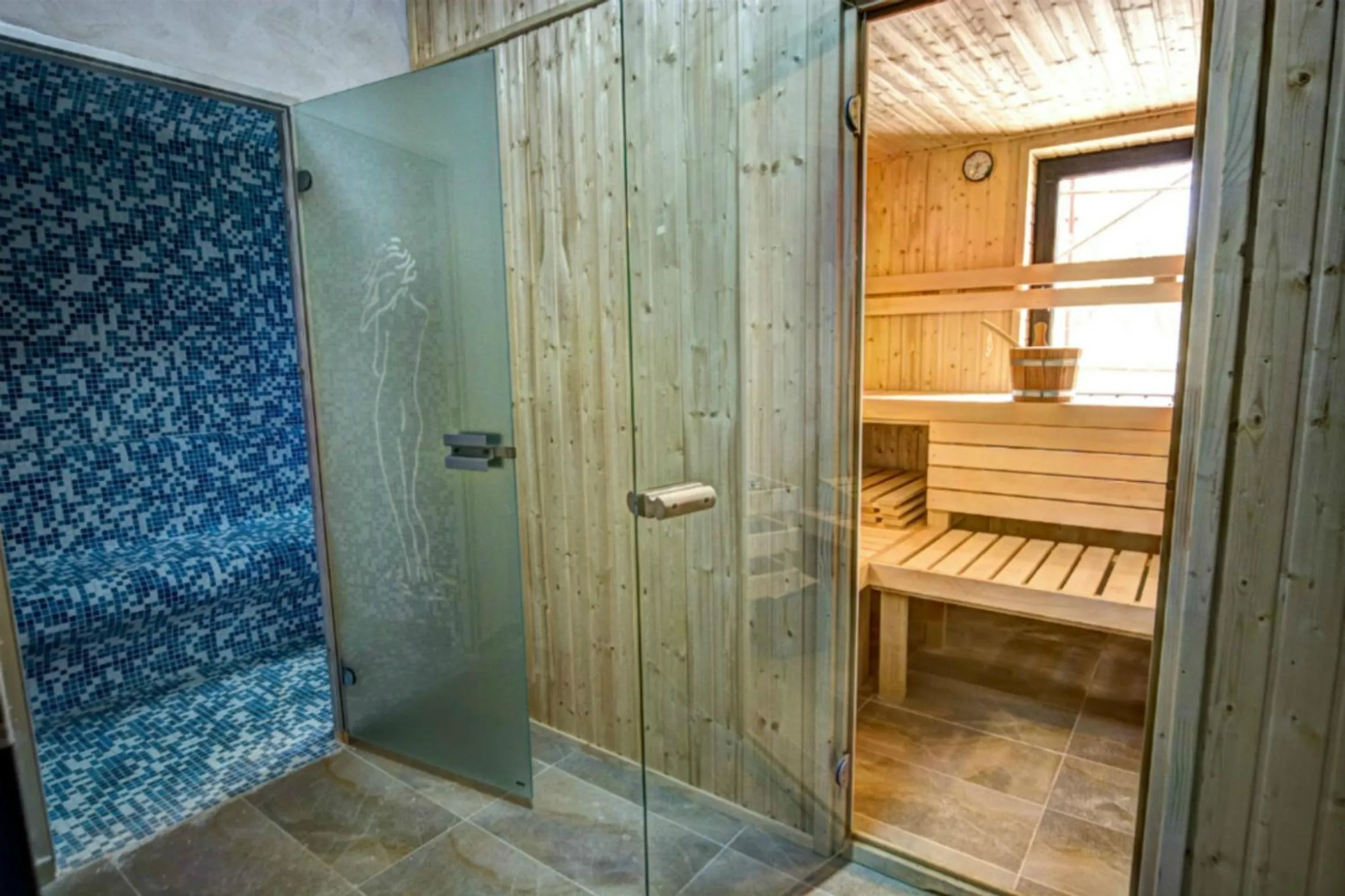 Steam room in Pensiunea Poiana Viselor