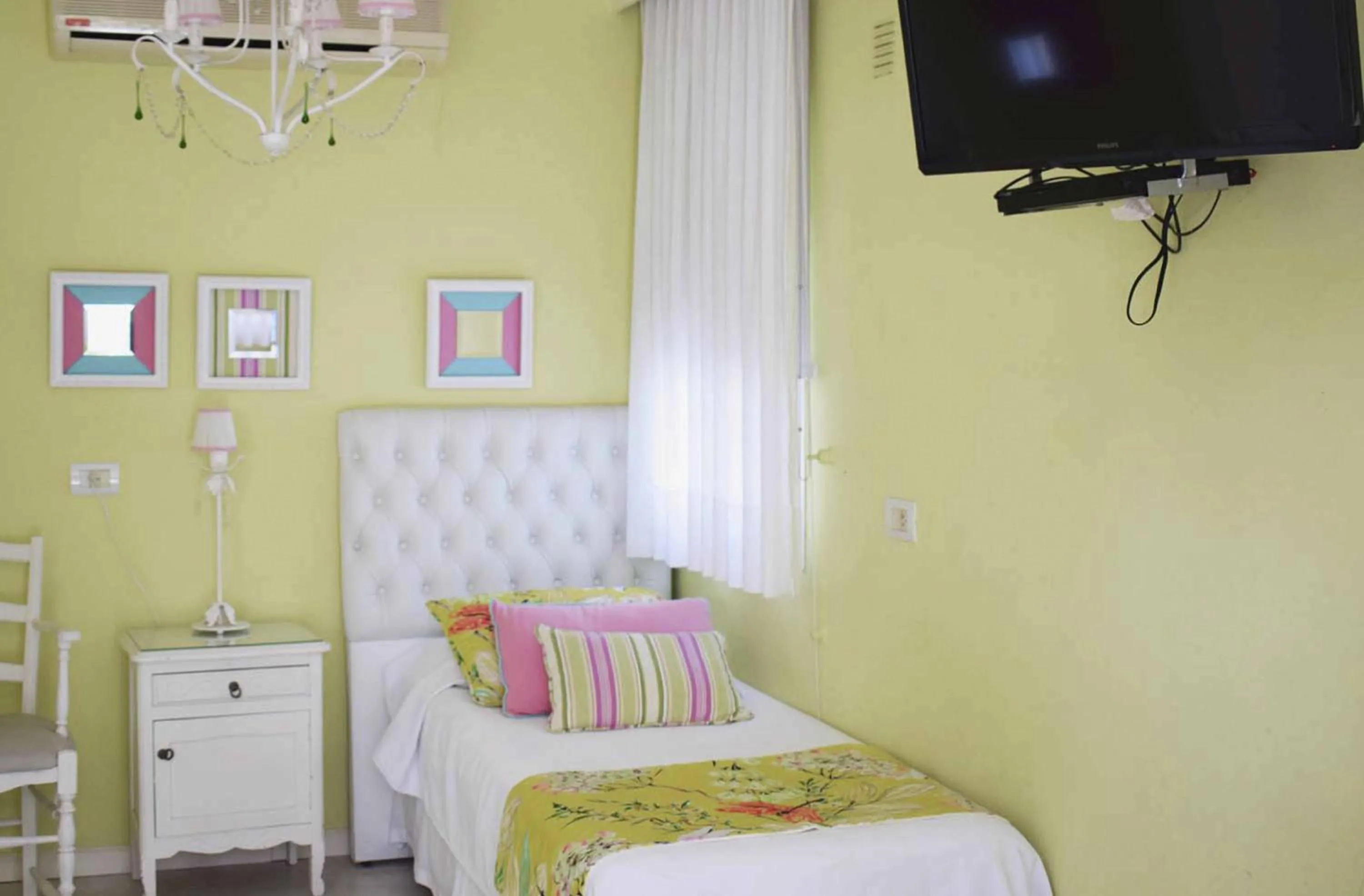 Bedroom, Bed in Posada Suiza by Prima Collection