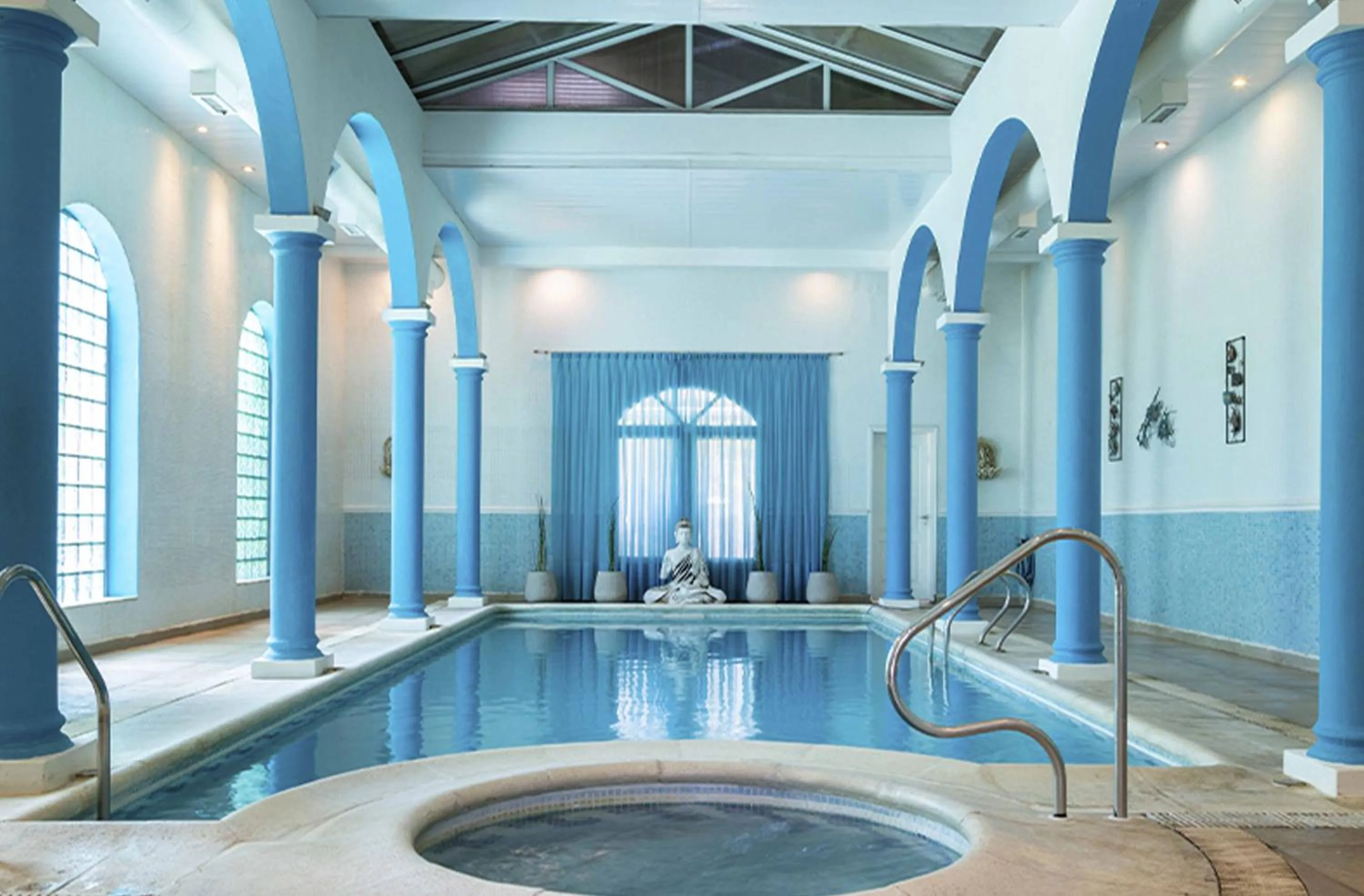 Swimming pool in Posada Suiza by Prima Collection