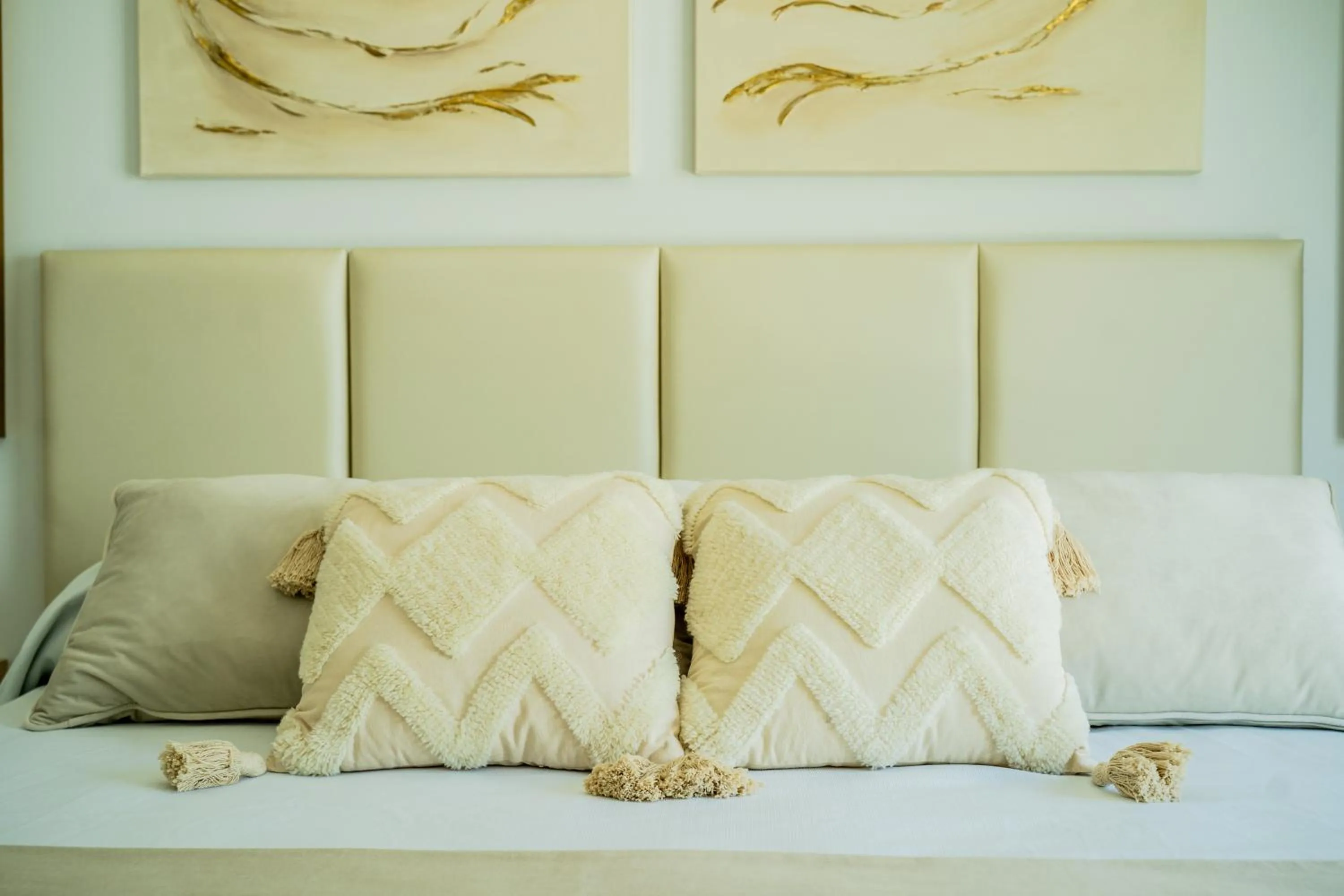 Bed in Posada Suiza by Prima Collection