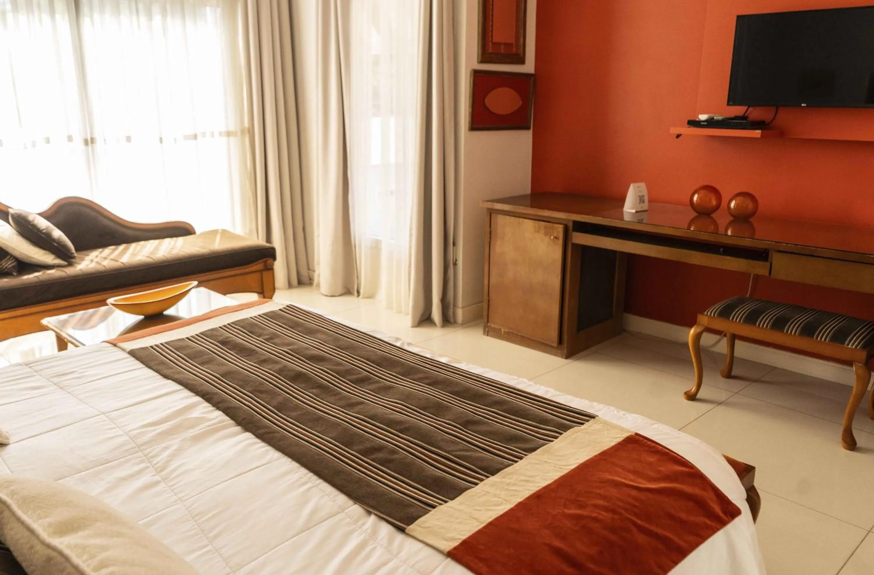 Bed in Posada Suiza by Prima Collection