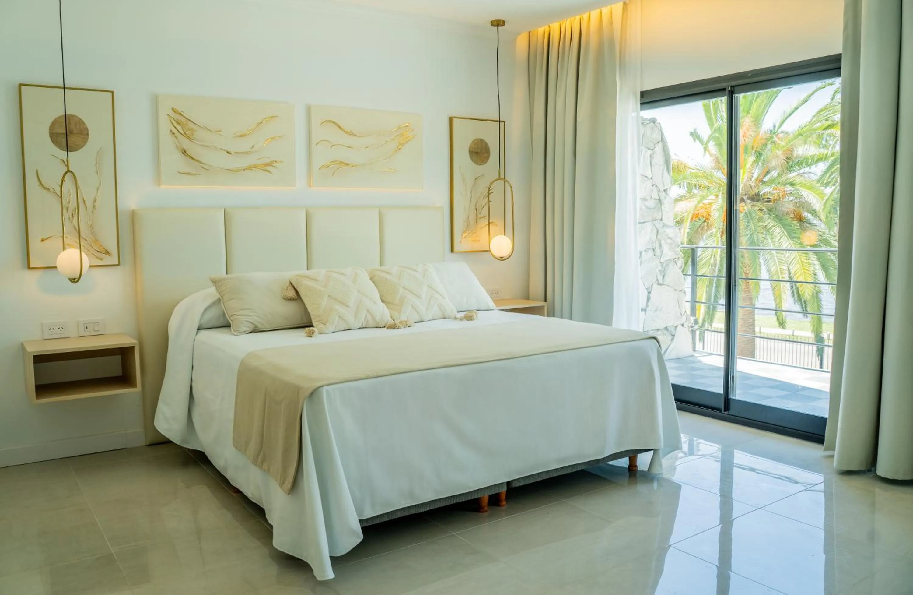 Photo of the whole room, Bed in Posada Suiza by Prima Collection