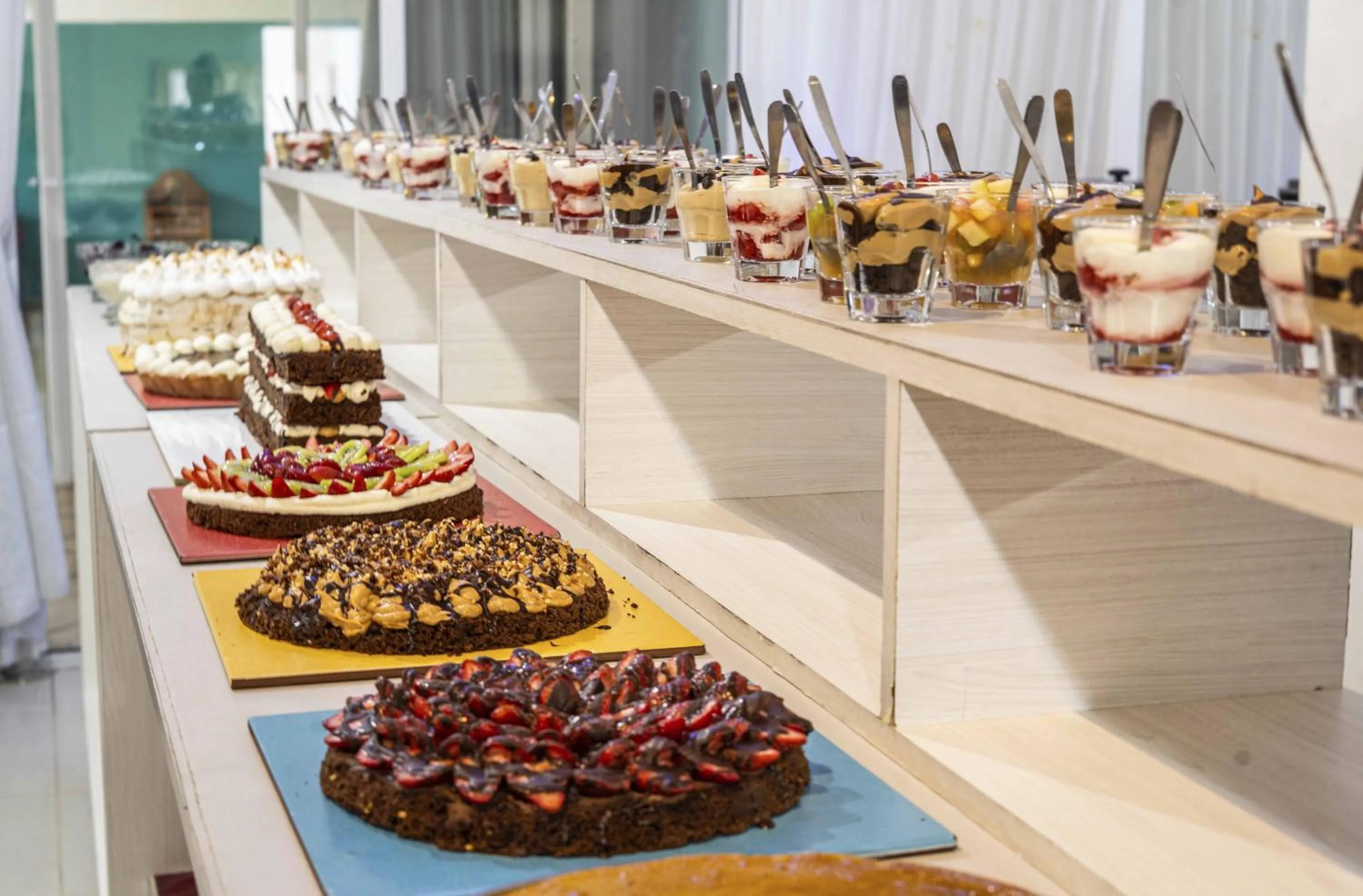 Food and drinks in Posada Suiza by Prima Collection