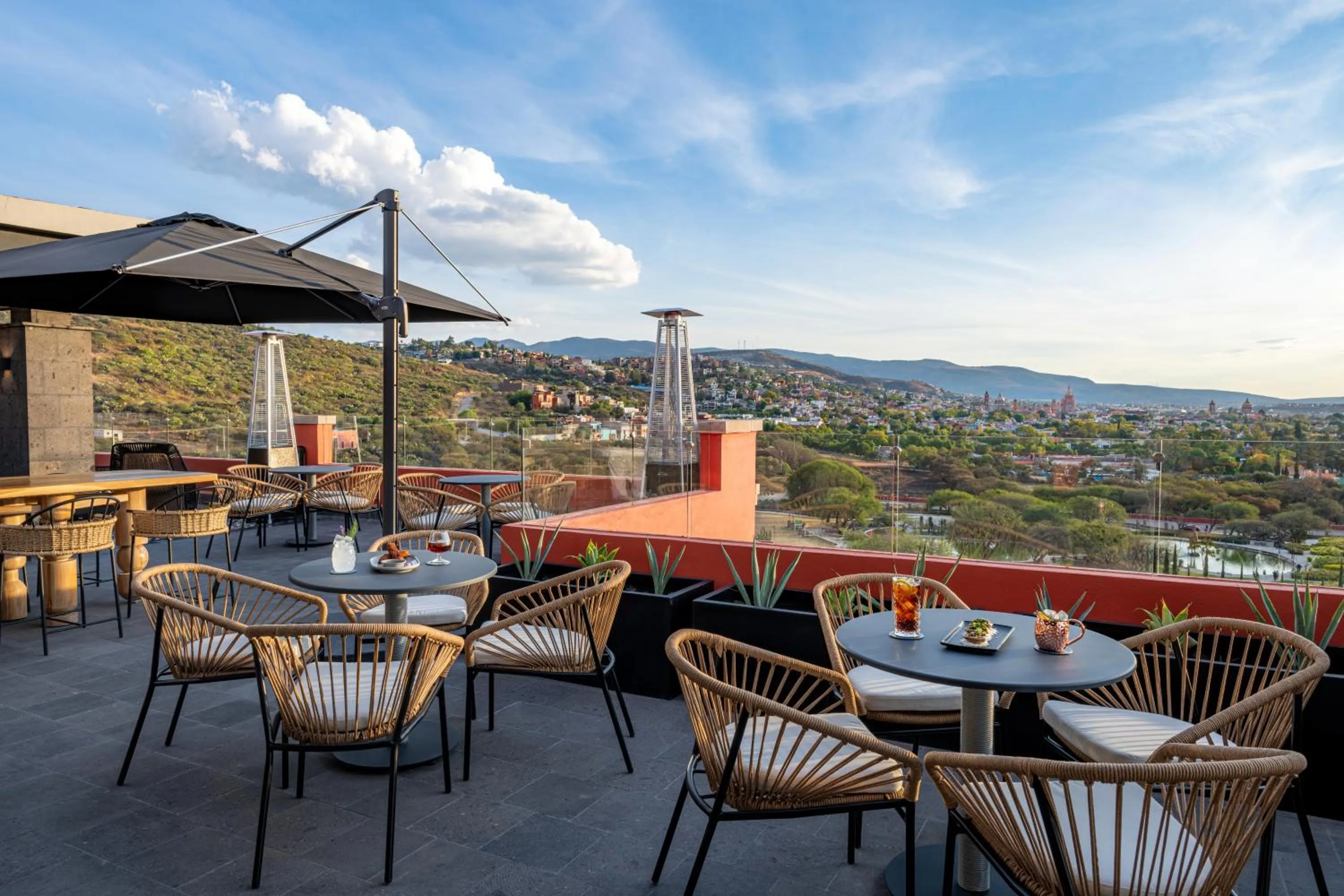 Lounge or bar in Pueblo Bonito Vantage San Miguel de Allende