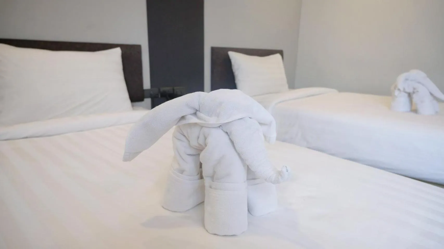 Bedroom, Bed in Peppery Hills