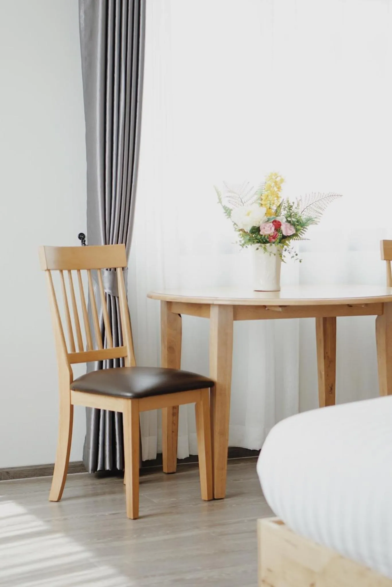 Photo of the whole room in Peppery Hills