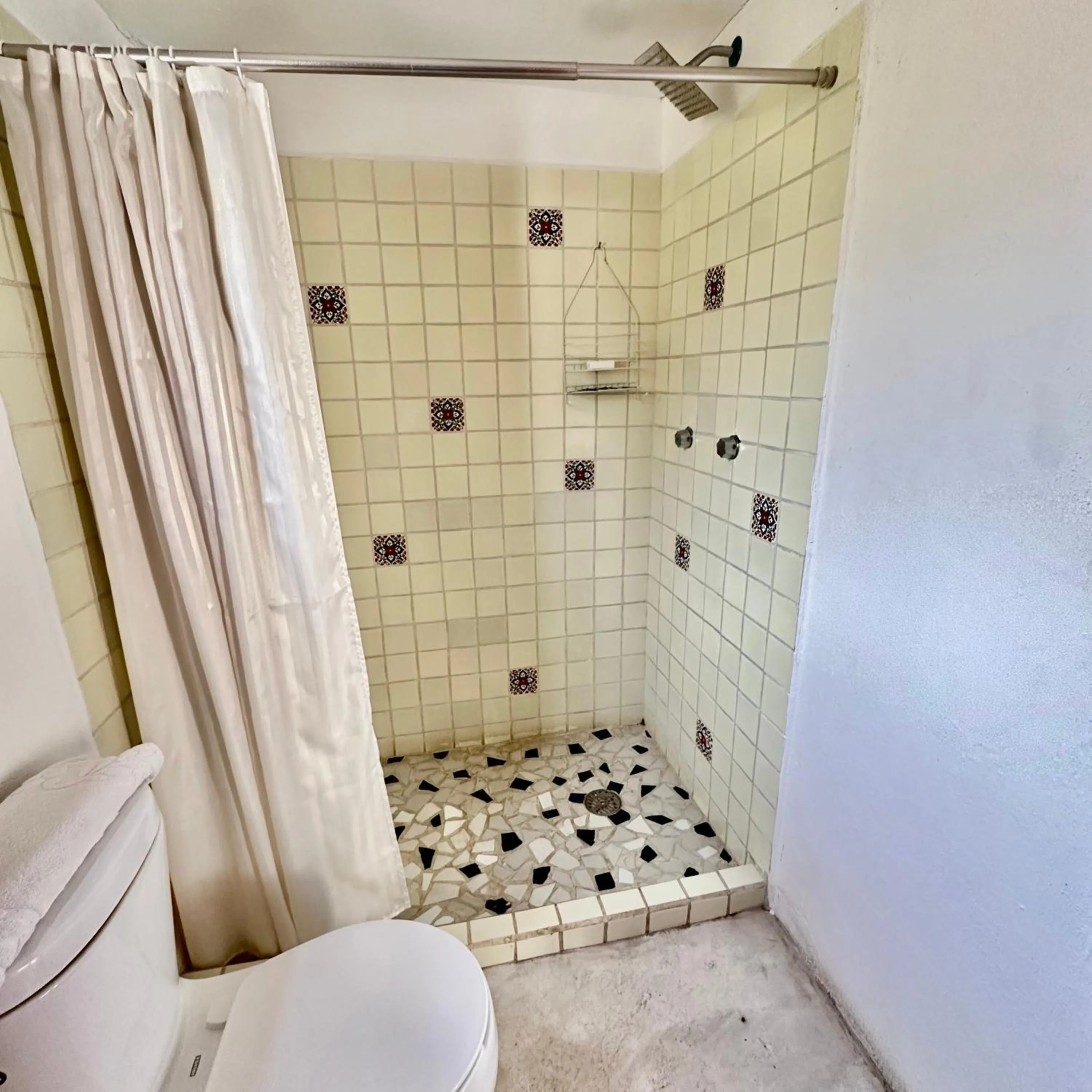 Shower in La Etelvina Suites