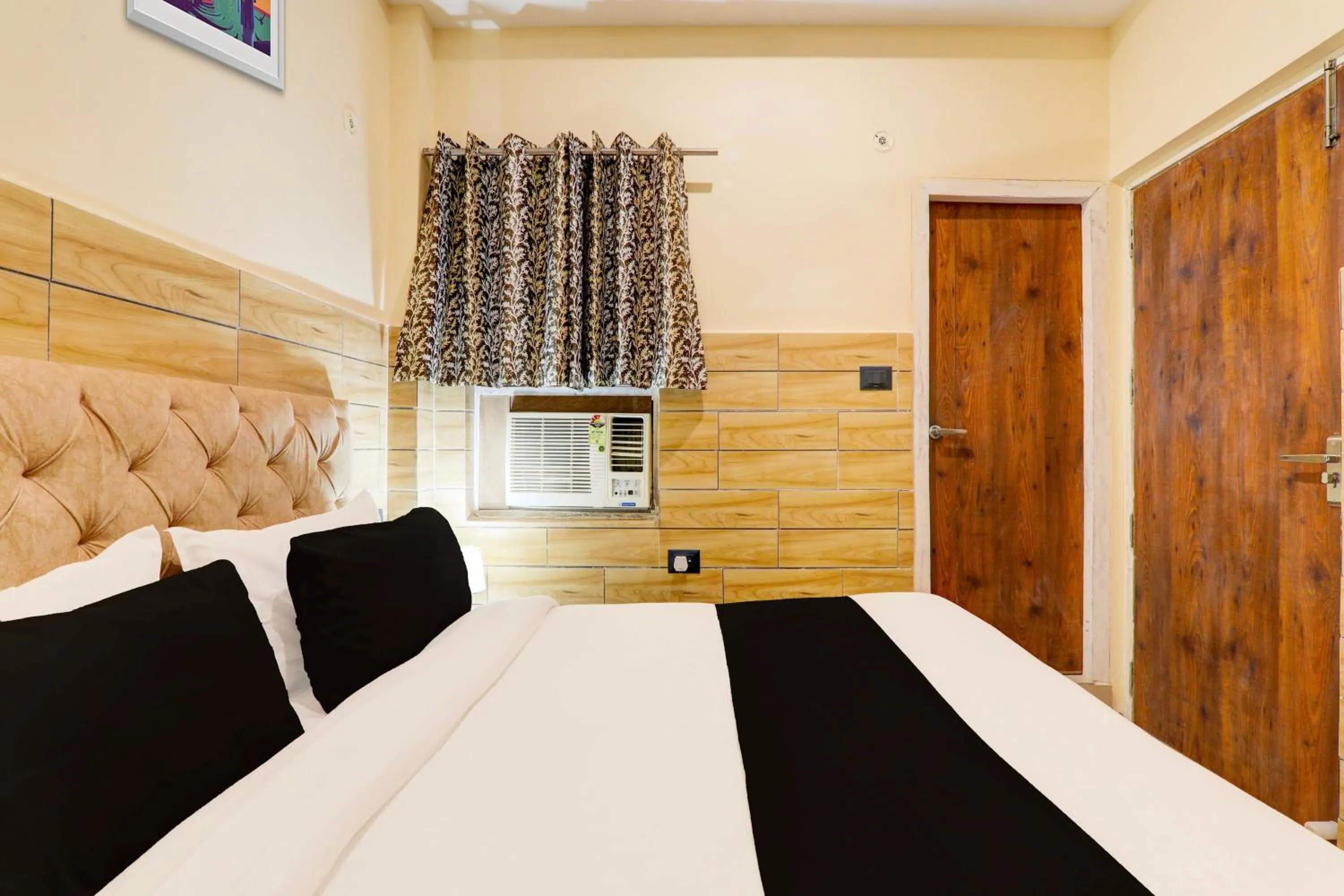 Bedroom, Bed in Hotel O Super Kalpna Inn