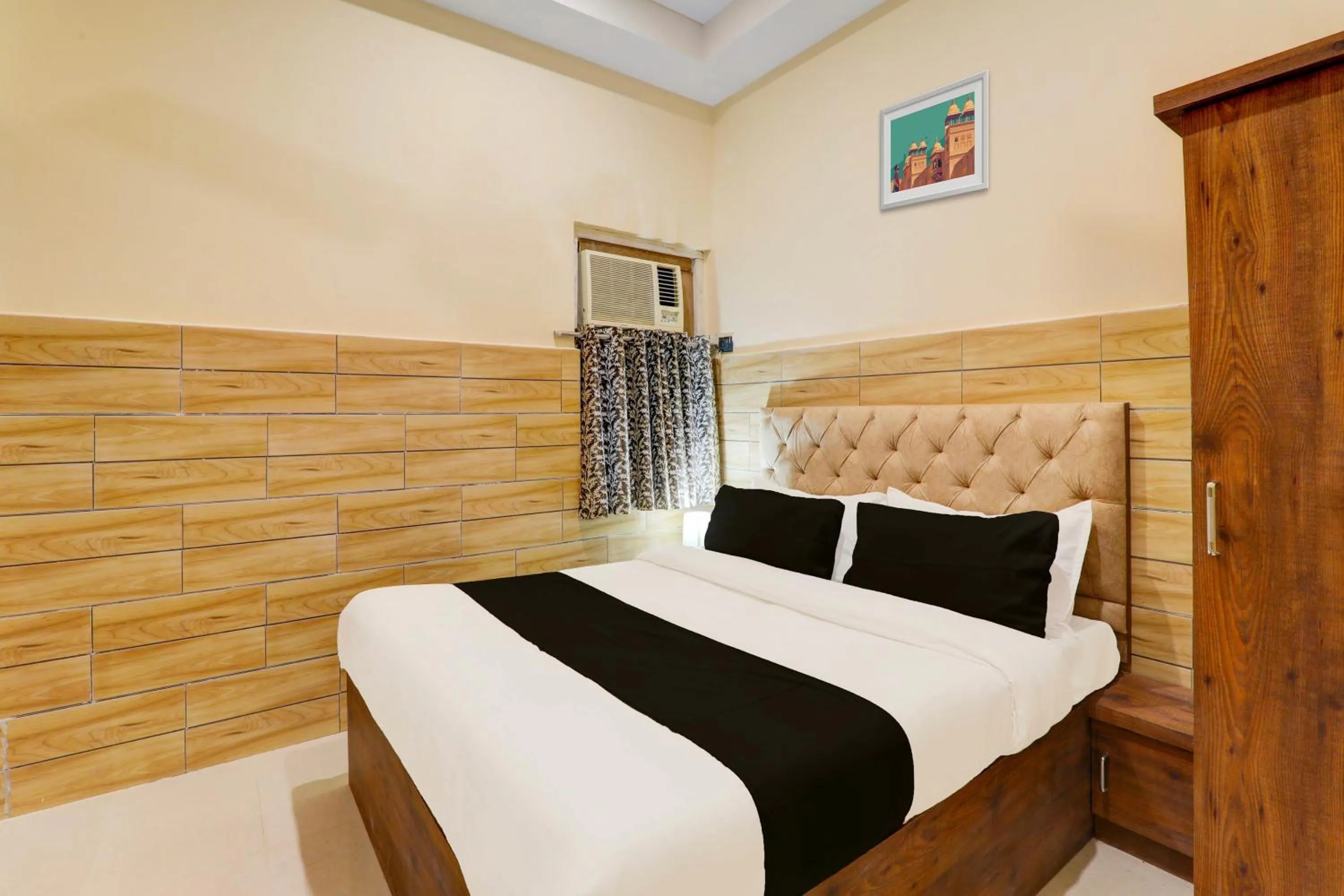 Bedroom, Bed in Hotel O Super Kalpna Inn