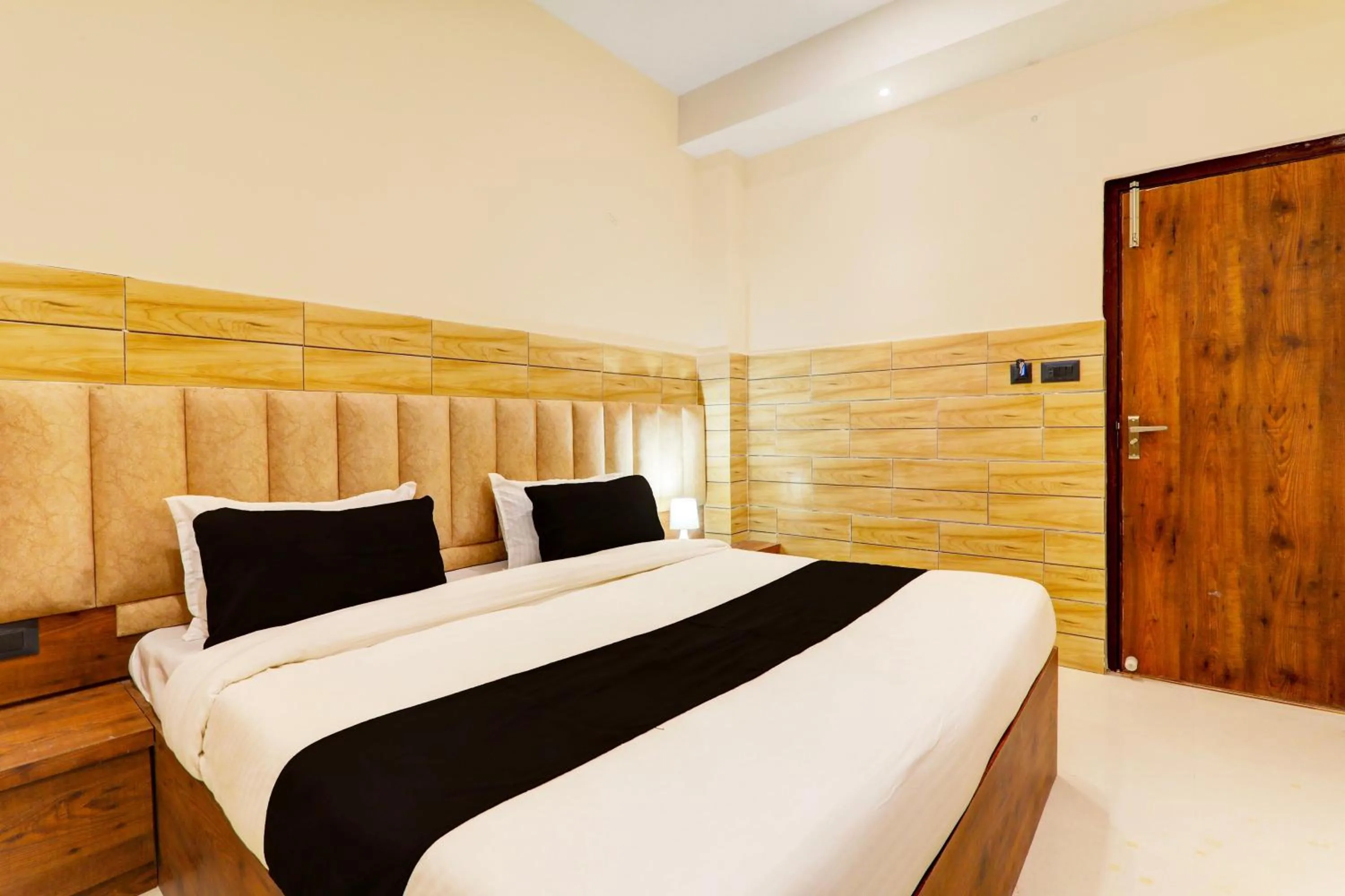 Bedroom, Bed in Hotel O Super Kalpna Inn