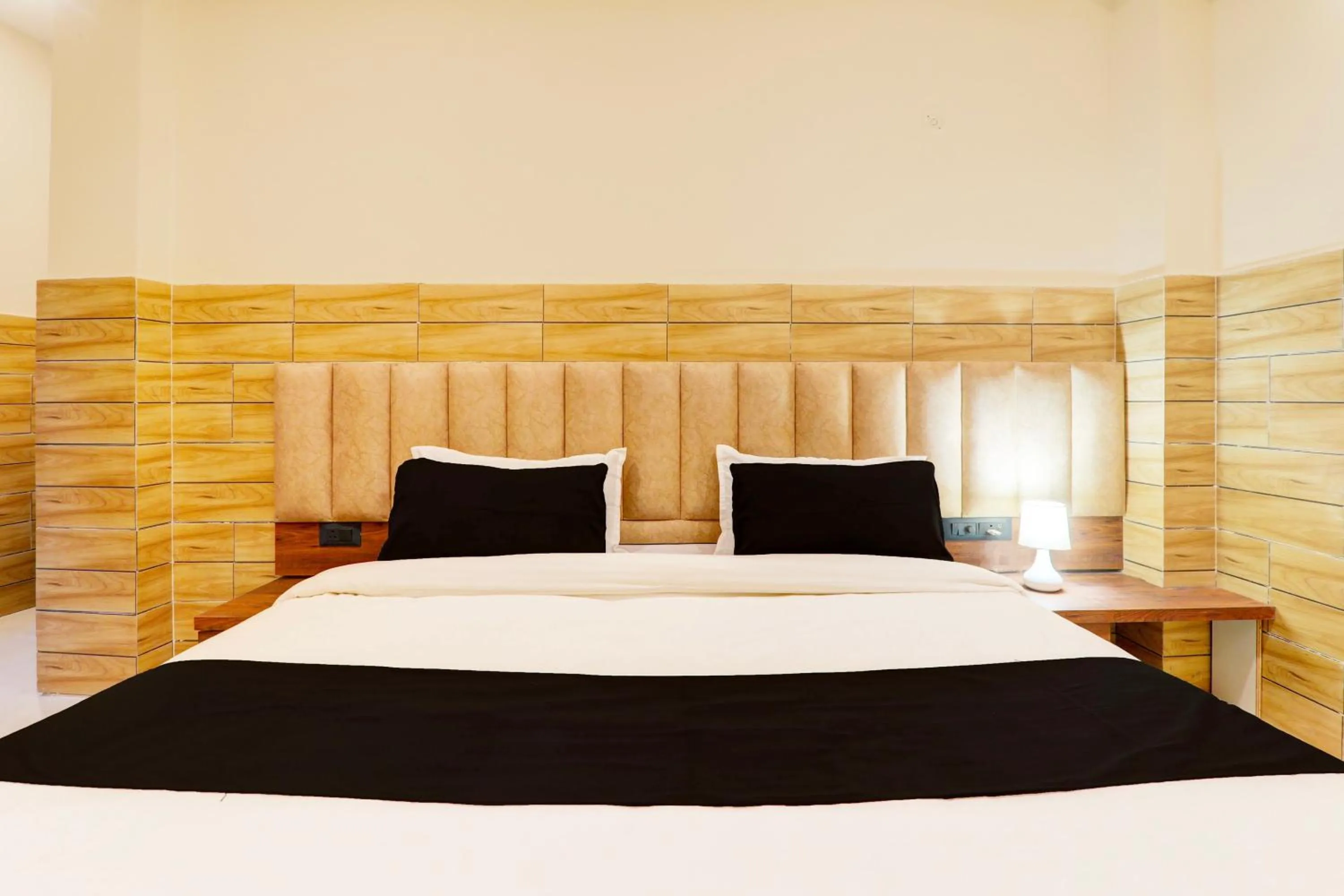 Bedroom, Bed in Hotel O Super Kalpna Inn