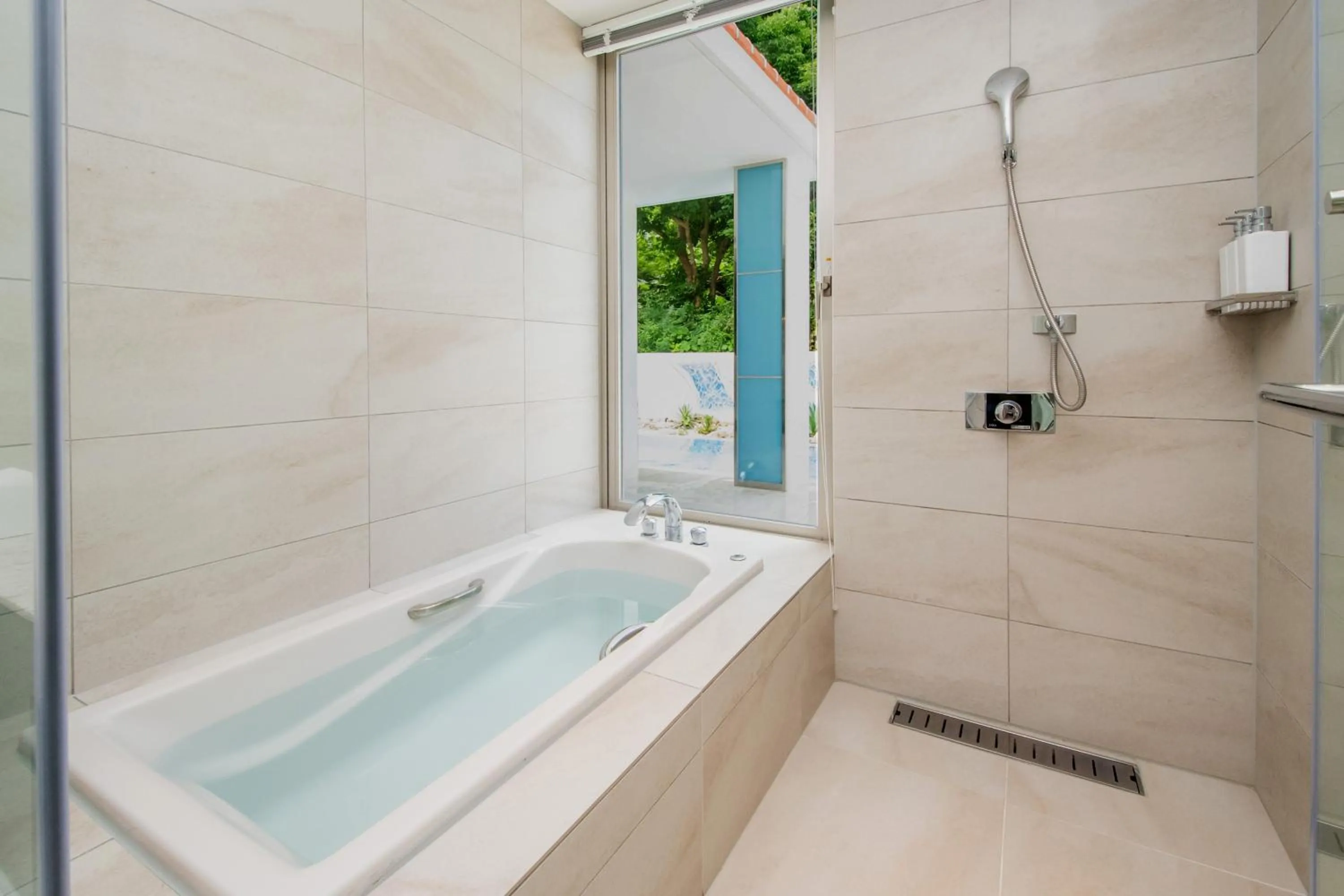 Shower in pool villa Sanrriott Okinawa Motobu