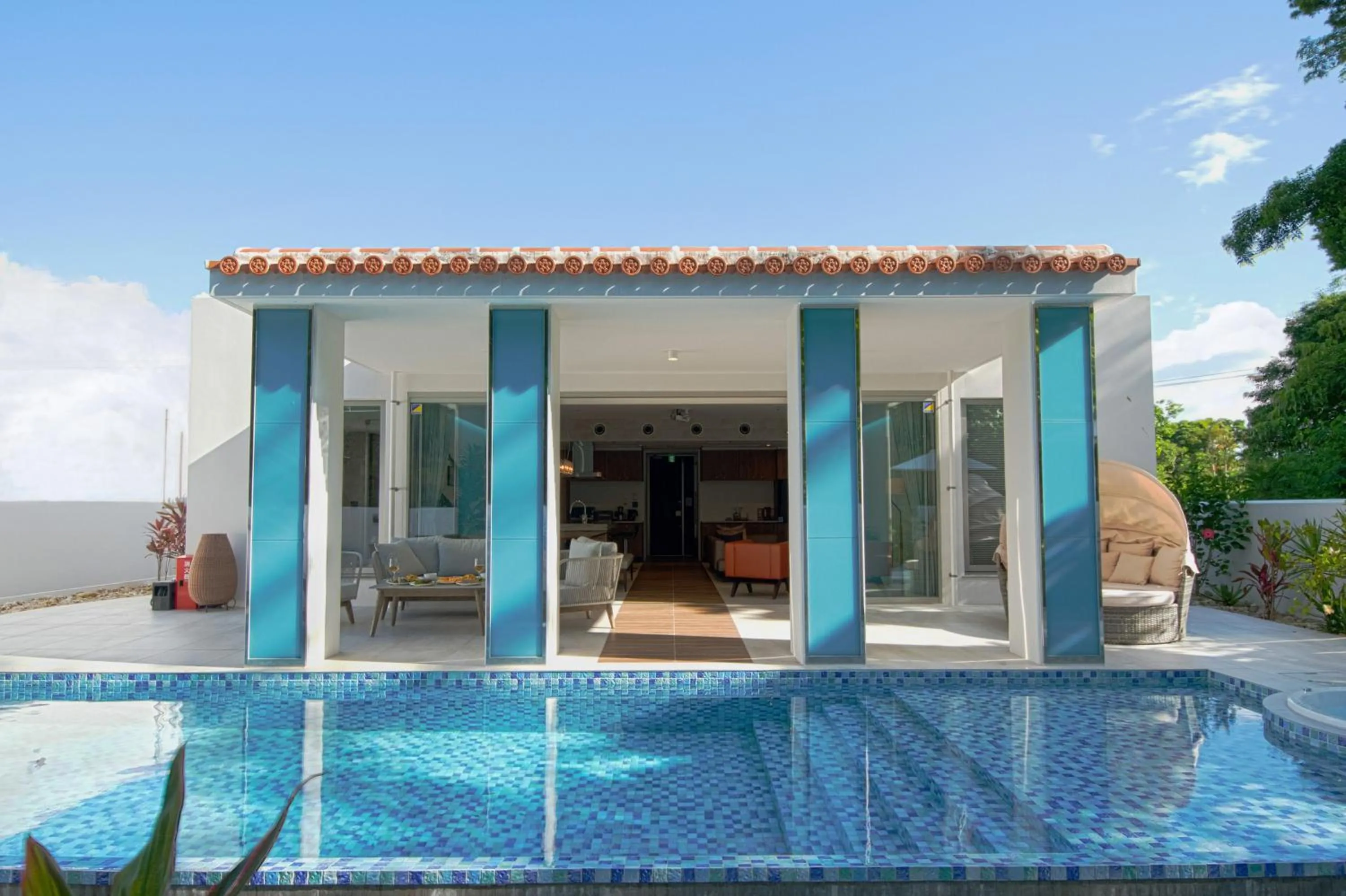 Day in pool villa Sanrriott Okinawa Motobu