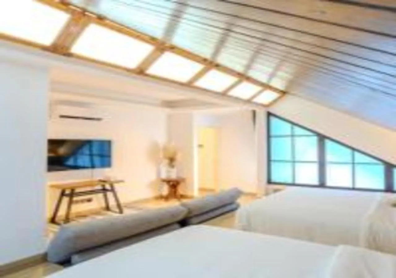 Bedroom, Bed in Suntai Villa, Beachfront Suites