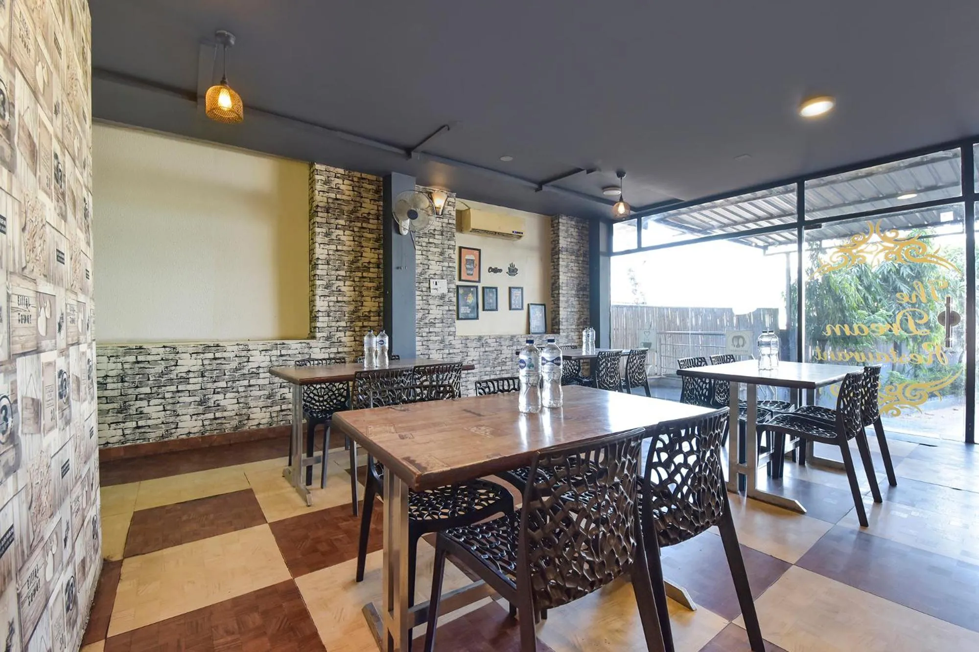 Restaurant/places to eat in FabHotel Dream Palace