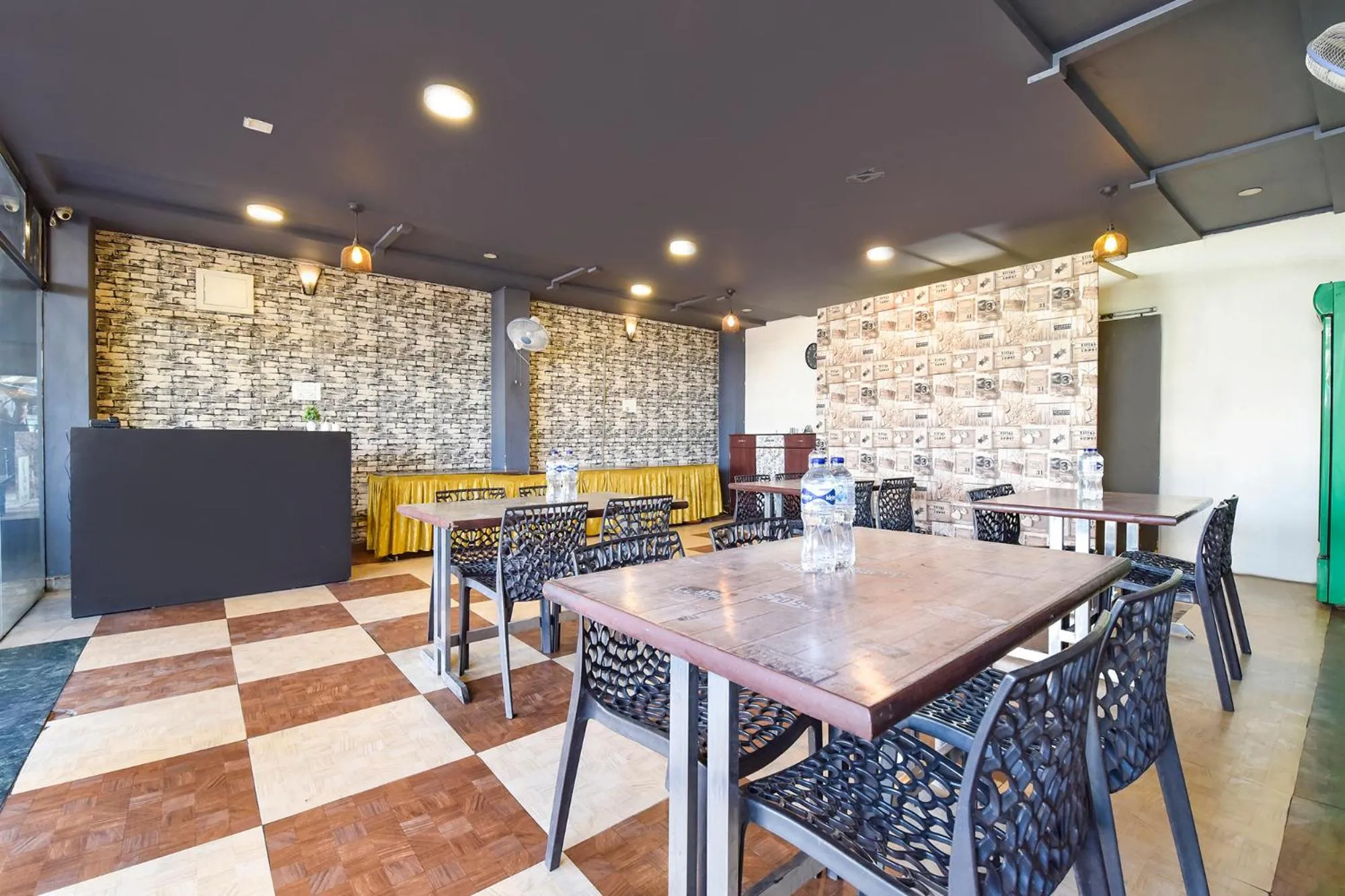 Restaurant/places to eat in FabHotel Dream Palace