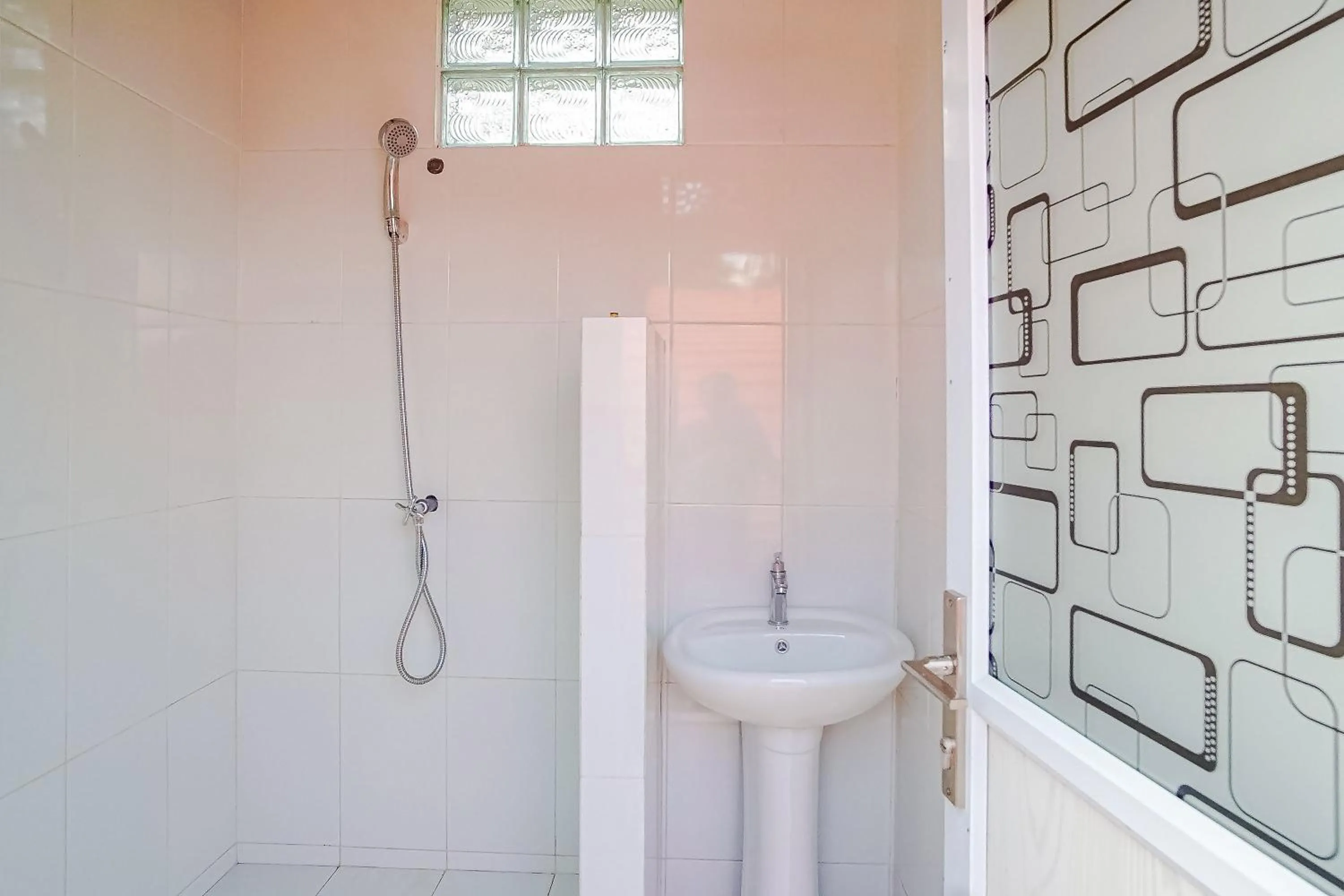 Bathroom in Rainbow Glamping