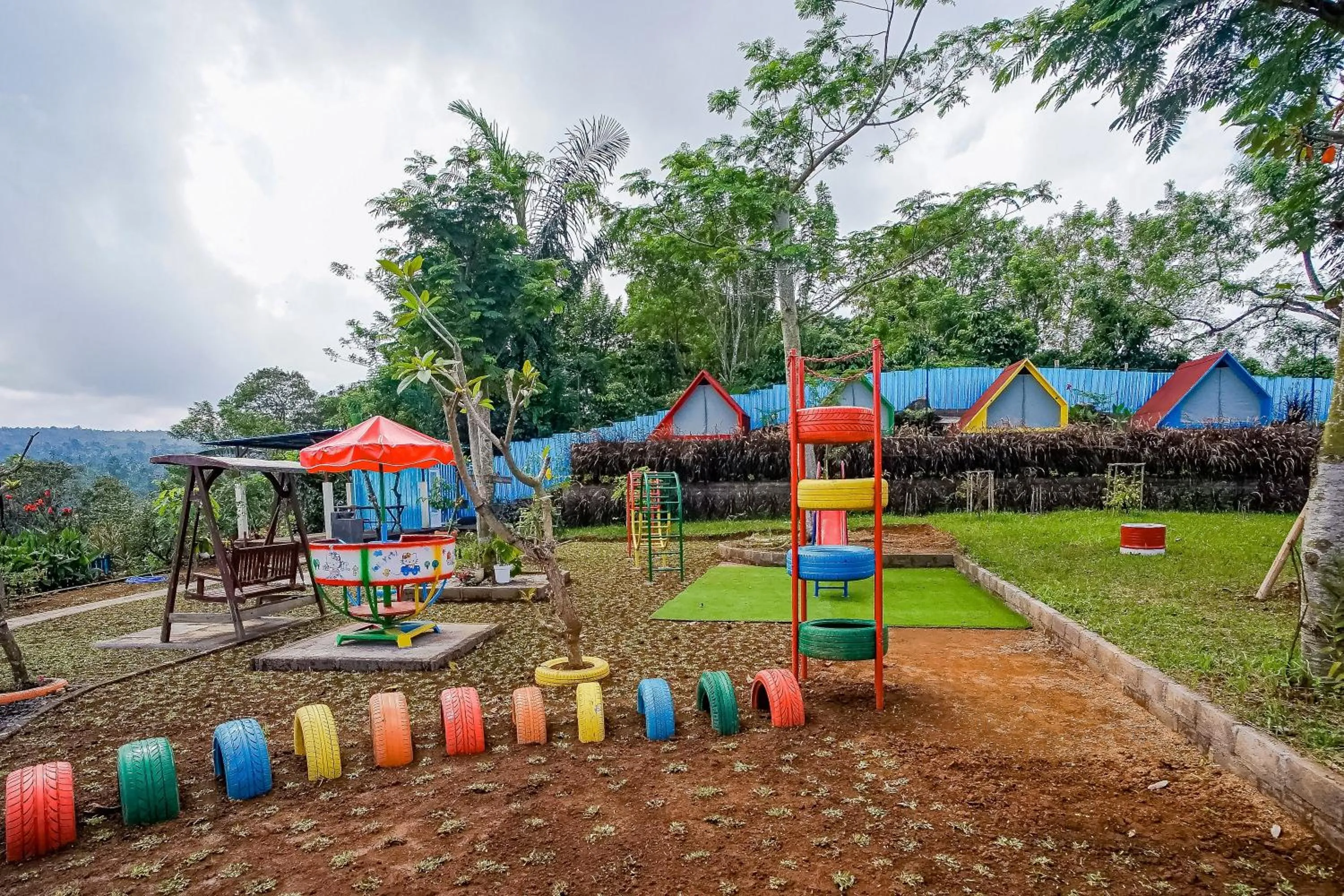 Children play ground in Rainbow Glamping