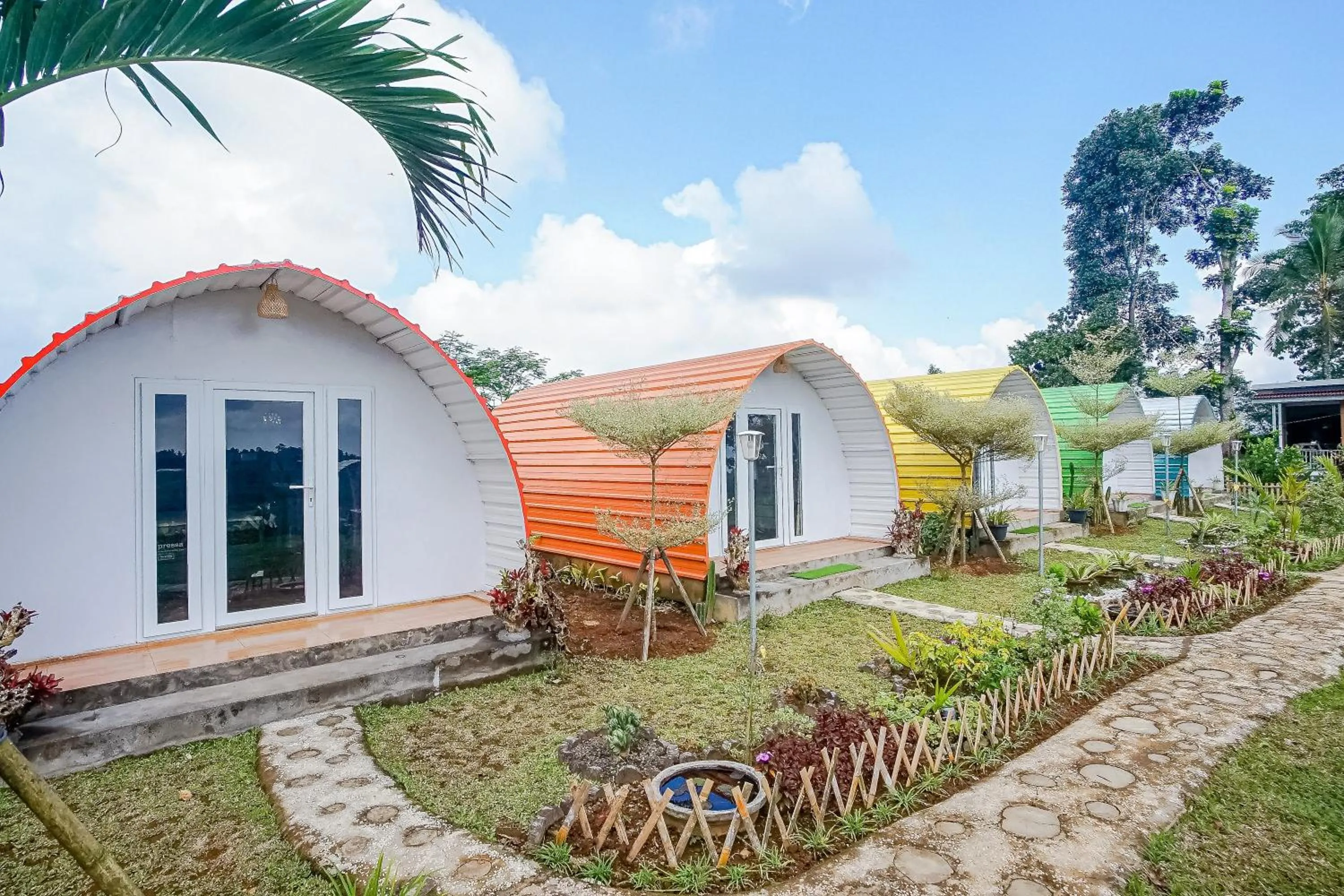 Facade/entrance in Rainbow Glamping
