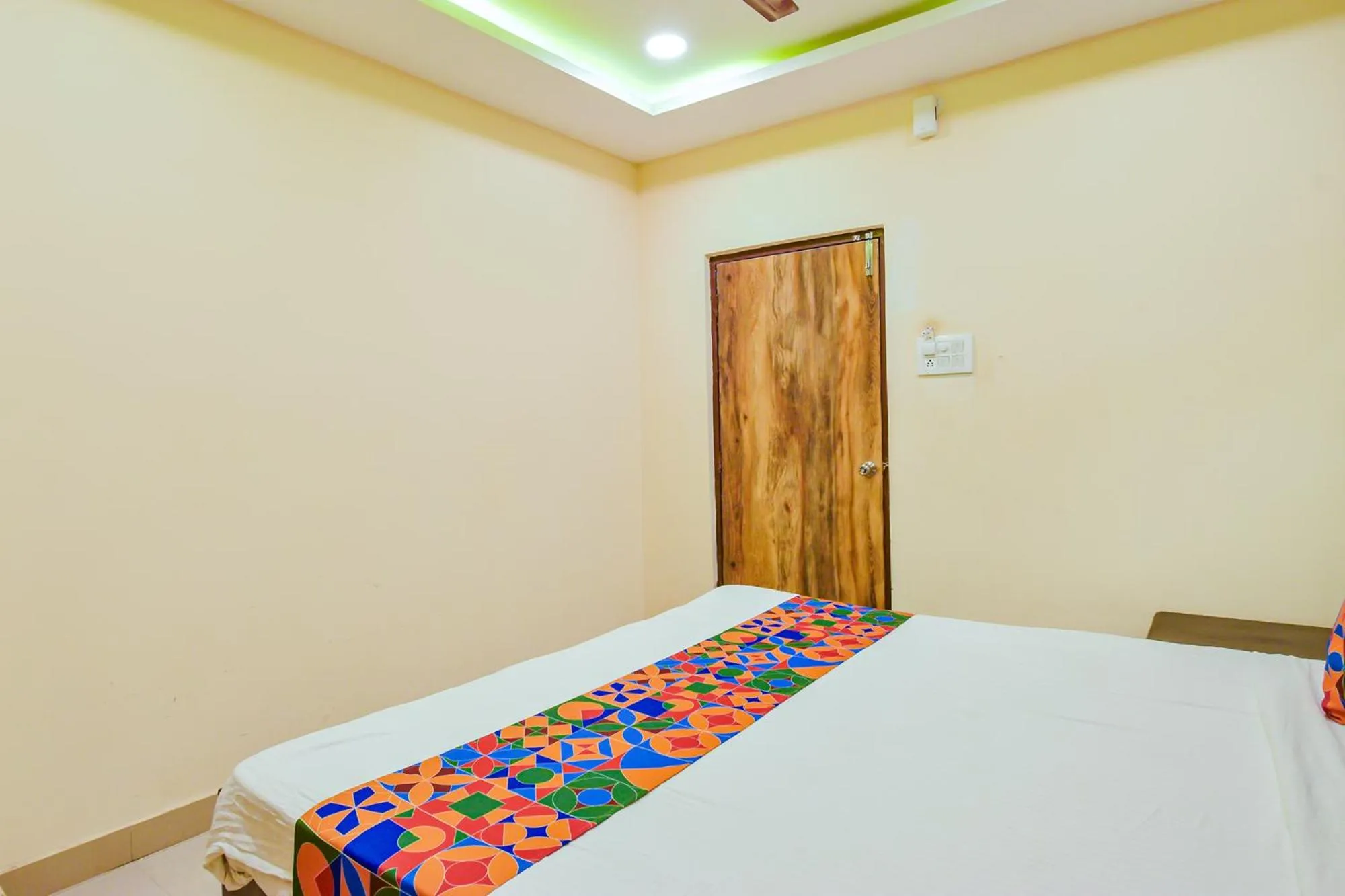 Bed in FabHotel Yogeshwara Grand - Nr Hyderabad International Airport, Shamshabad