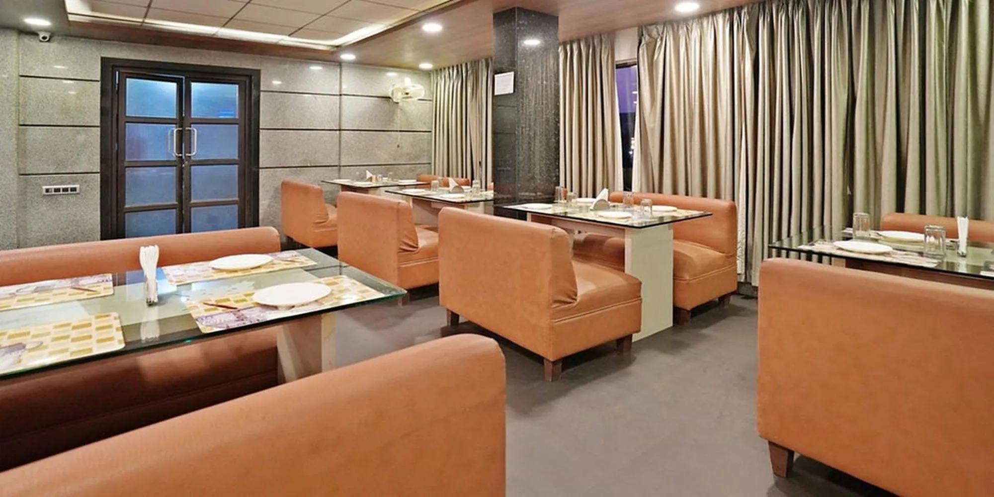 Restaurant/Places to Eat in Gold Coast Beach Resort