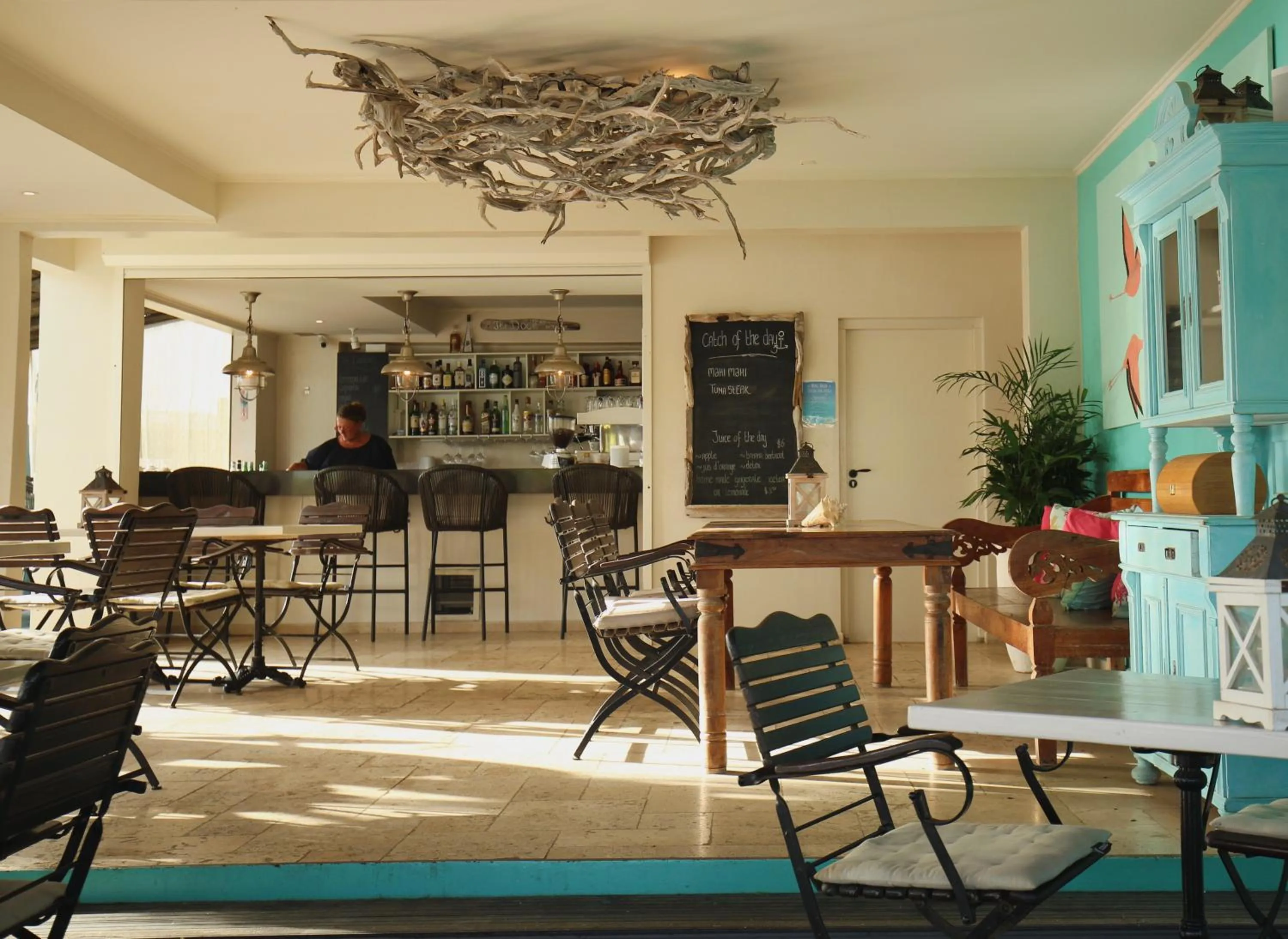 Restaurant/places to eat in Ocean Breeze Boutique Hotel & Marina