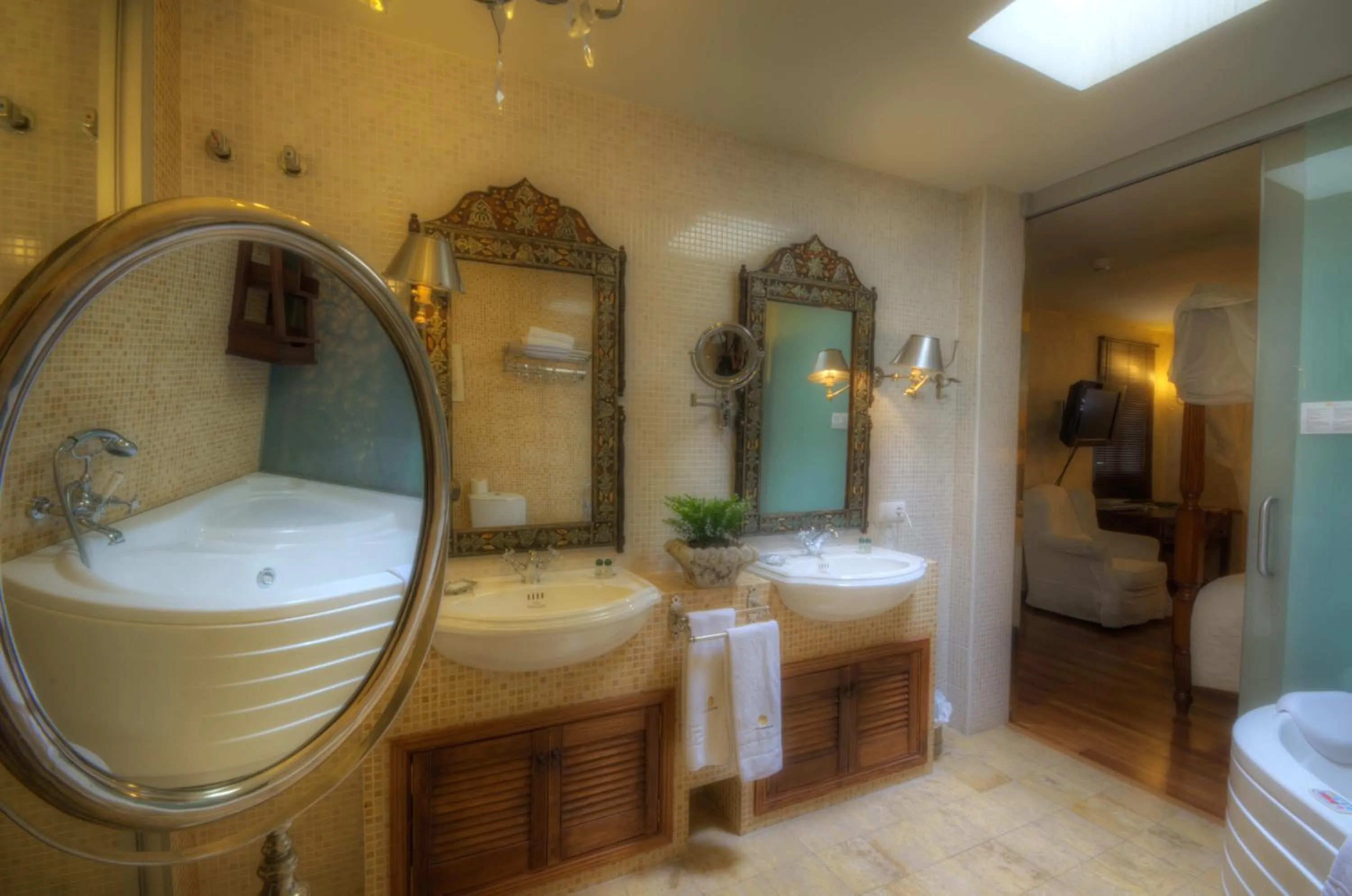 Shower in Hotel Argantonio