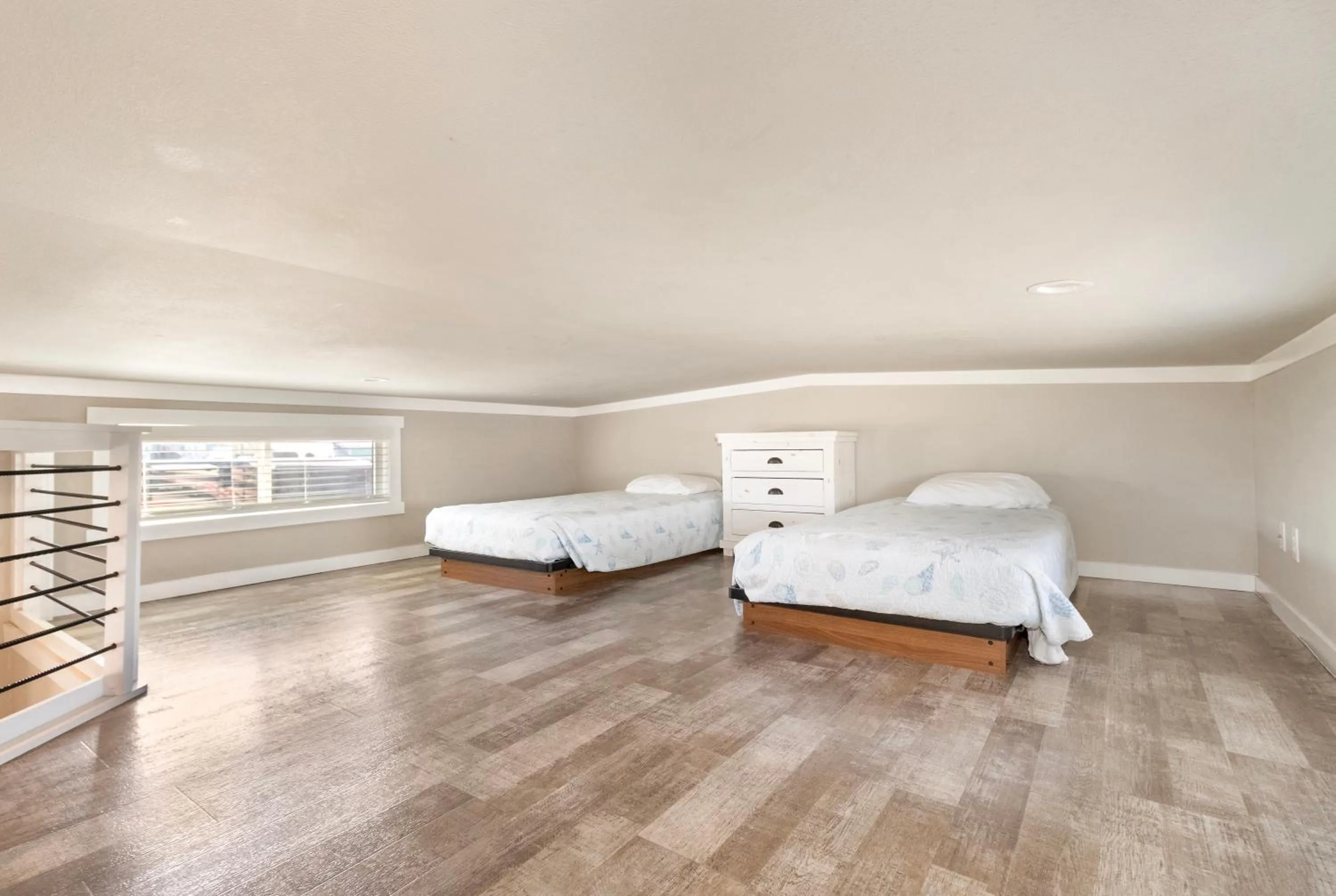 Bedroom, Bed in Tropic Island Resort