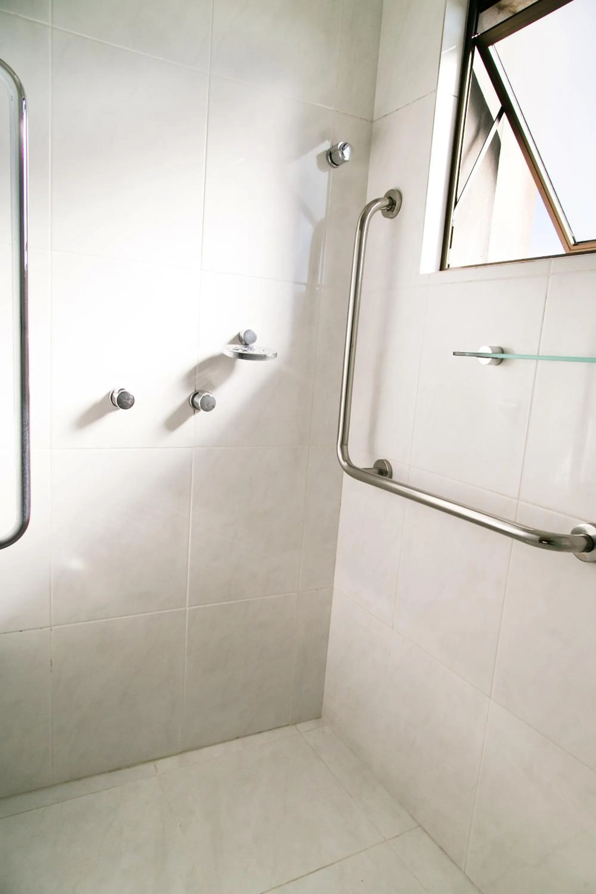 Shower in Hotel Bemtevi