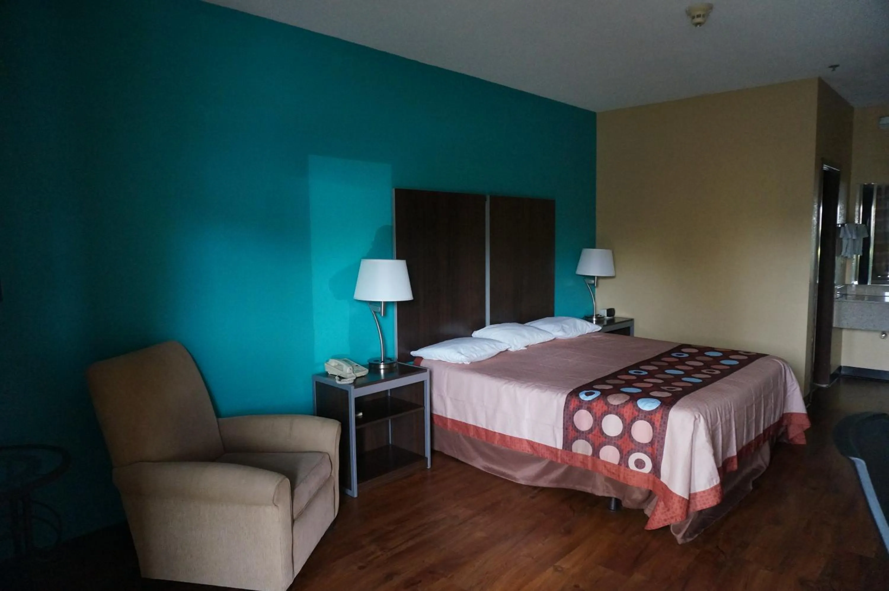 Photo of the whole room, Bed in Stockbridge Inn